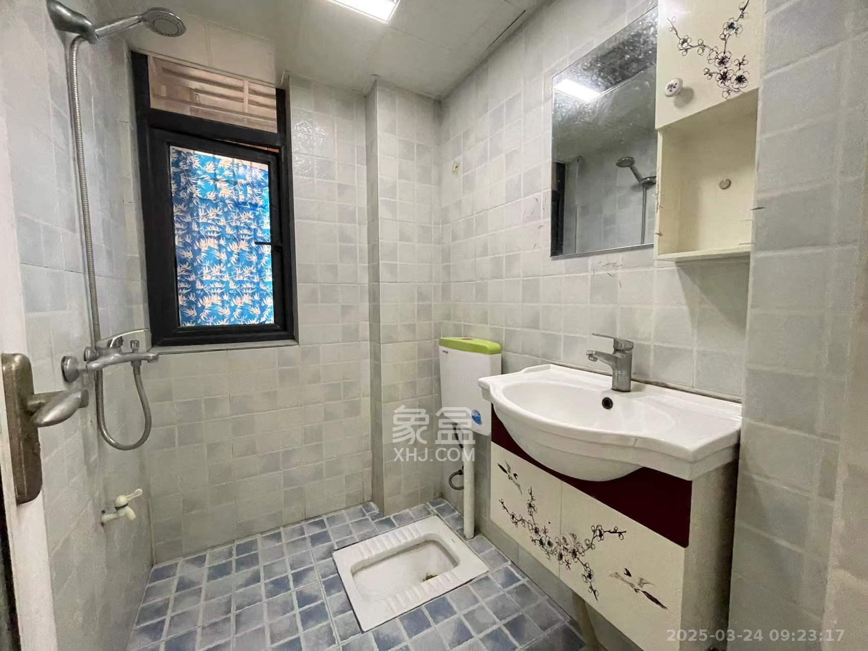 华城广场 2室2厅1卫 2200.0元/月 华城广场 2室2厅1卫 2200.0元/月室内图