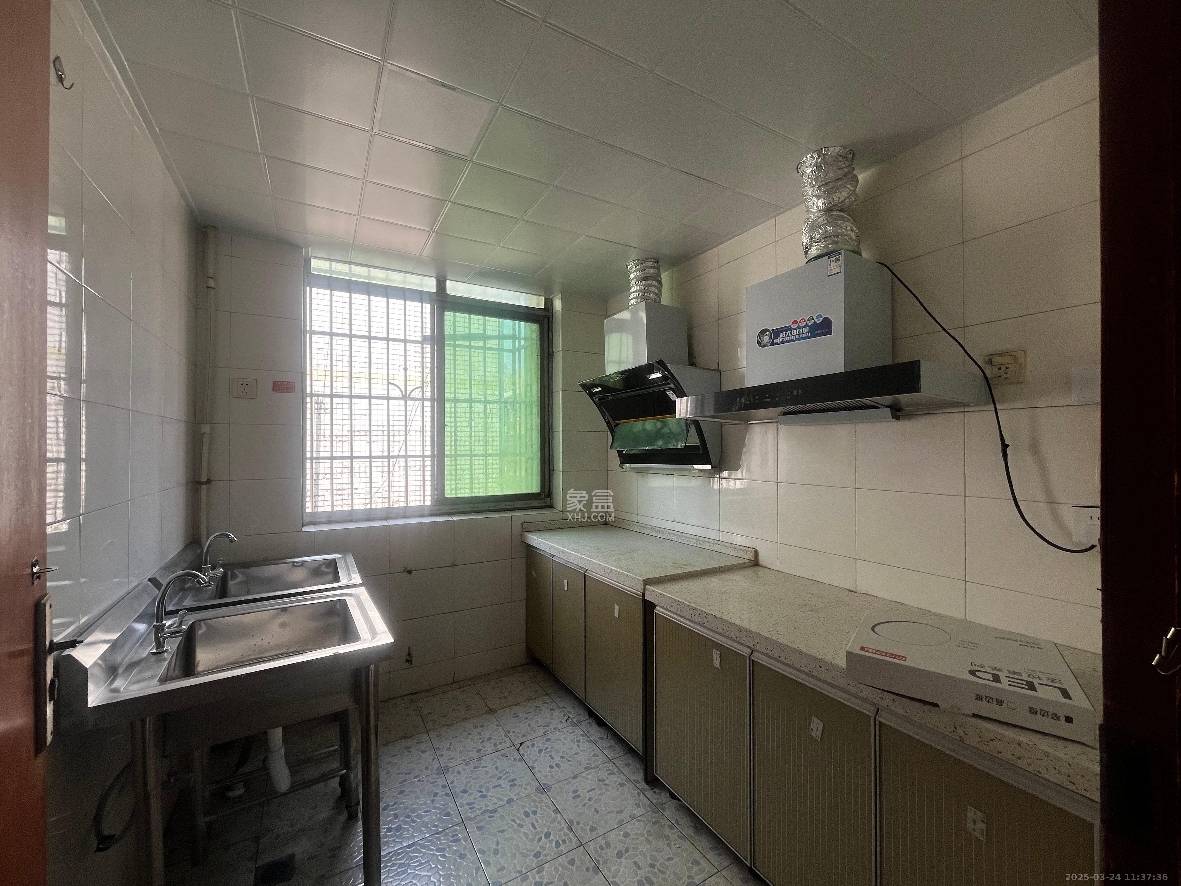 泉塘小区  1室1厅1卫    650.0元/月 泉塘小区  1室1厅1卫    650.0元/月室内图