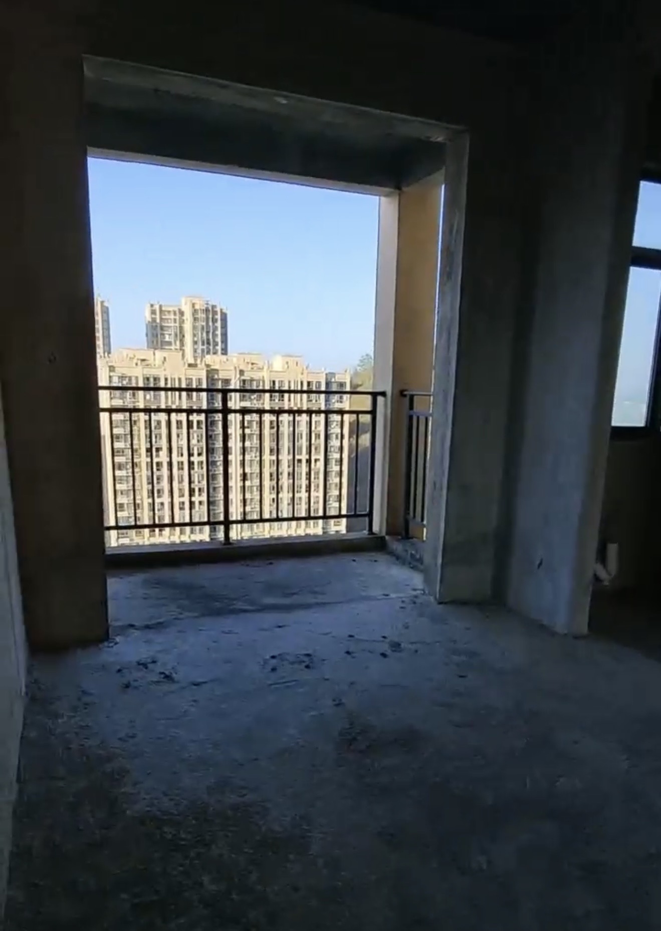 和泰家园 1室0厅0卫 69.8万 和泰家园 1室0厅0卫 69.8万客厅