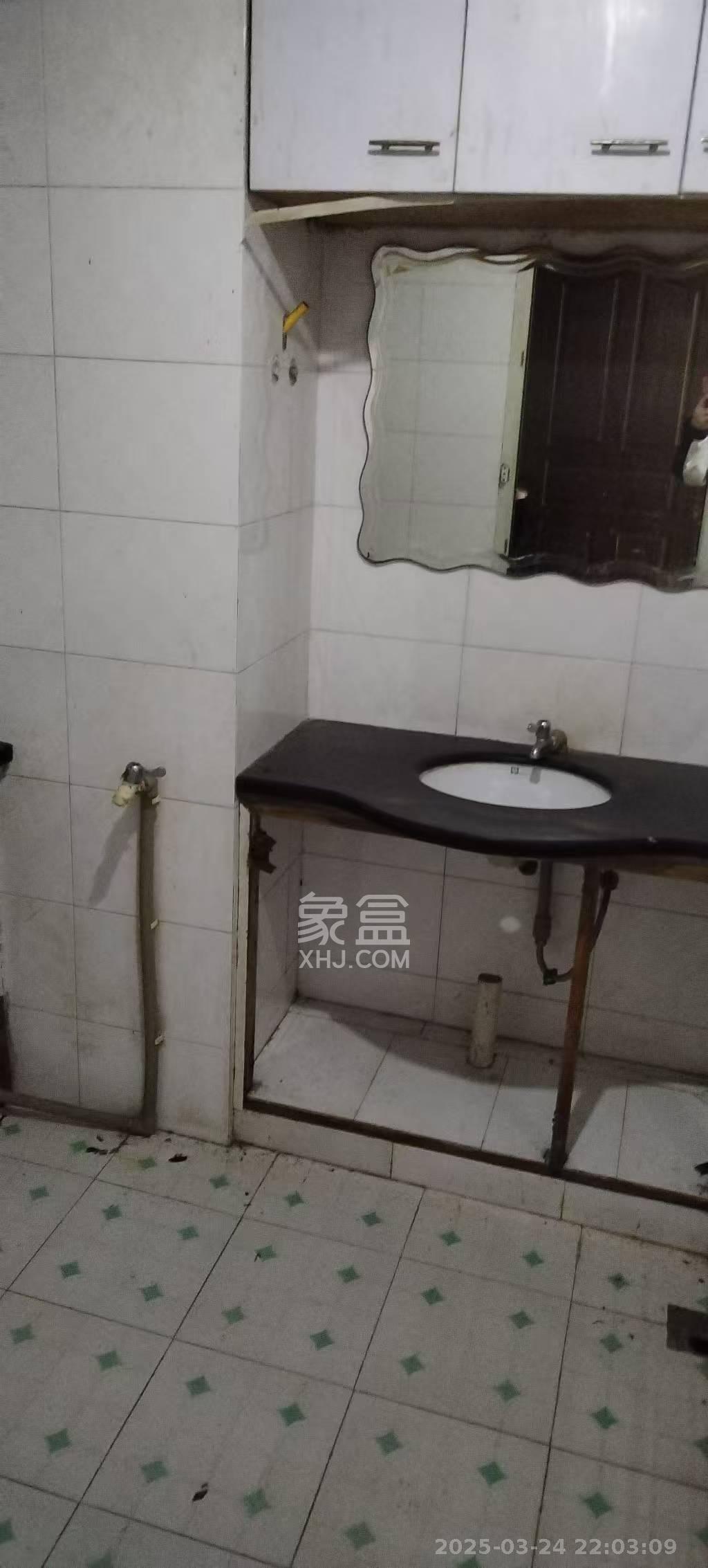 红星商务楼(红星蔬菜批发大市场) 1室1厅1卫 1000.0元/月 红星商务楼(红星蔬菜批发大市场) 1室1厅1卫 1000.0元/月室内图