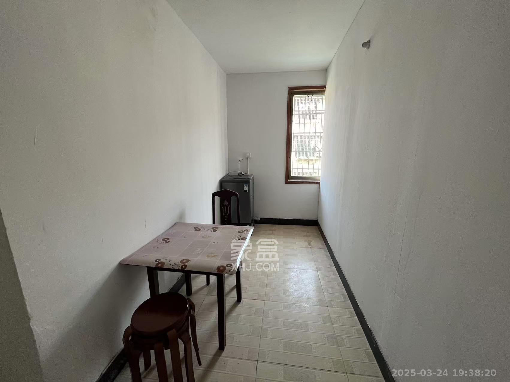 嘉盛华庭(一期、二期、三期) 1室0厅0卫 1500.0元/月 嘉盛华庭(一期、二期、三期) 1室0厅0卫 1500.0元/月室内图