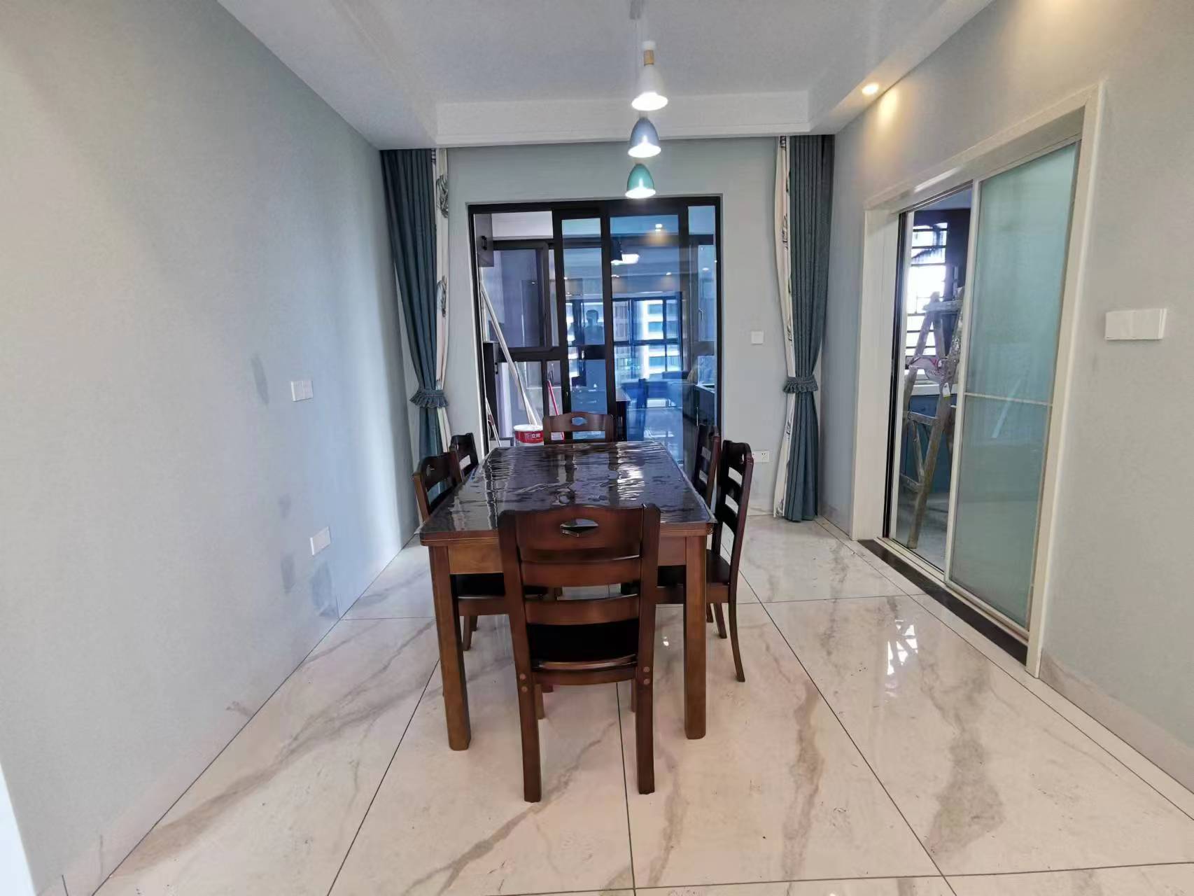 保利中央海岸三期熙园  4室2厅1卫    5000.0元/月 保利中央海岸三期熙园  4室2厅1卫    5000.0元/月室内图