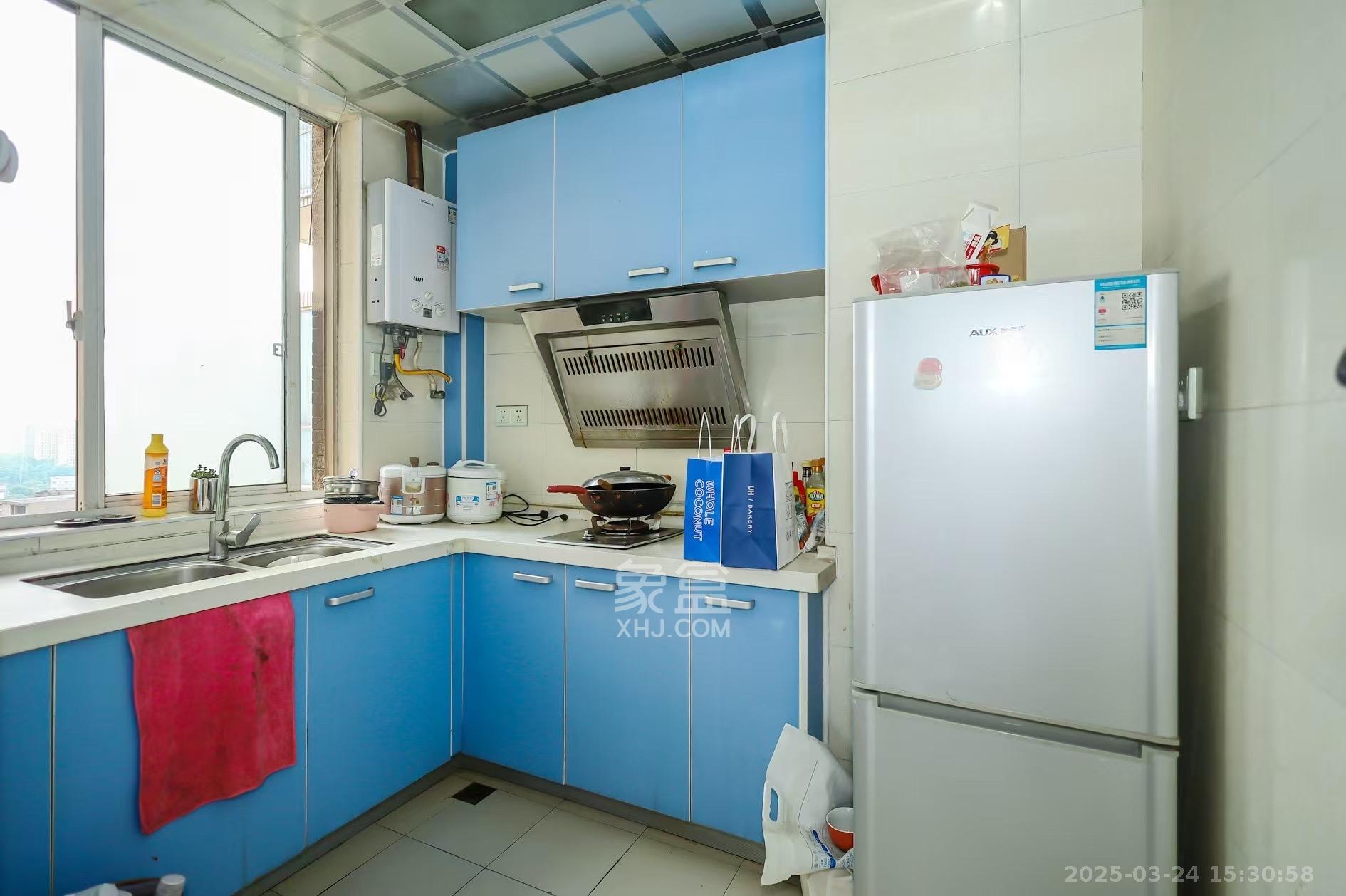 紫晶城 1室2厅1卫 1400.0元/月 紫晶城 1室2厅1卫 1400.0元/月室内图