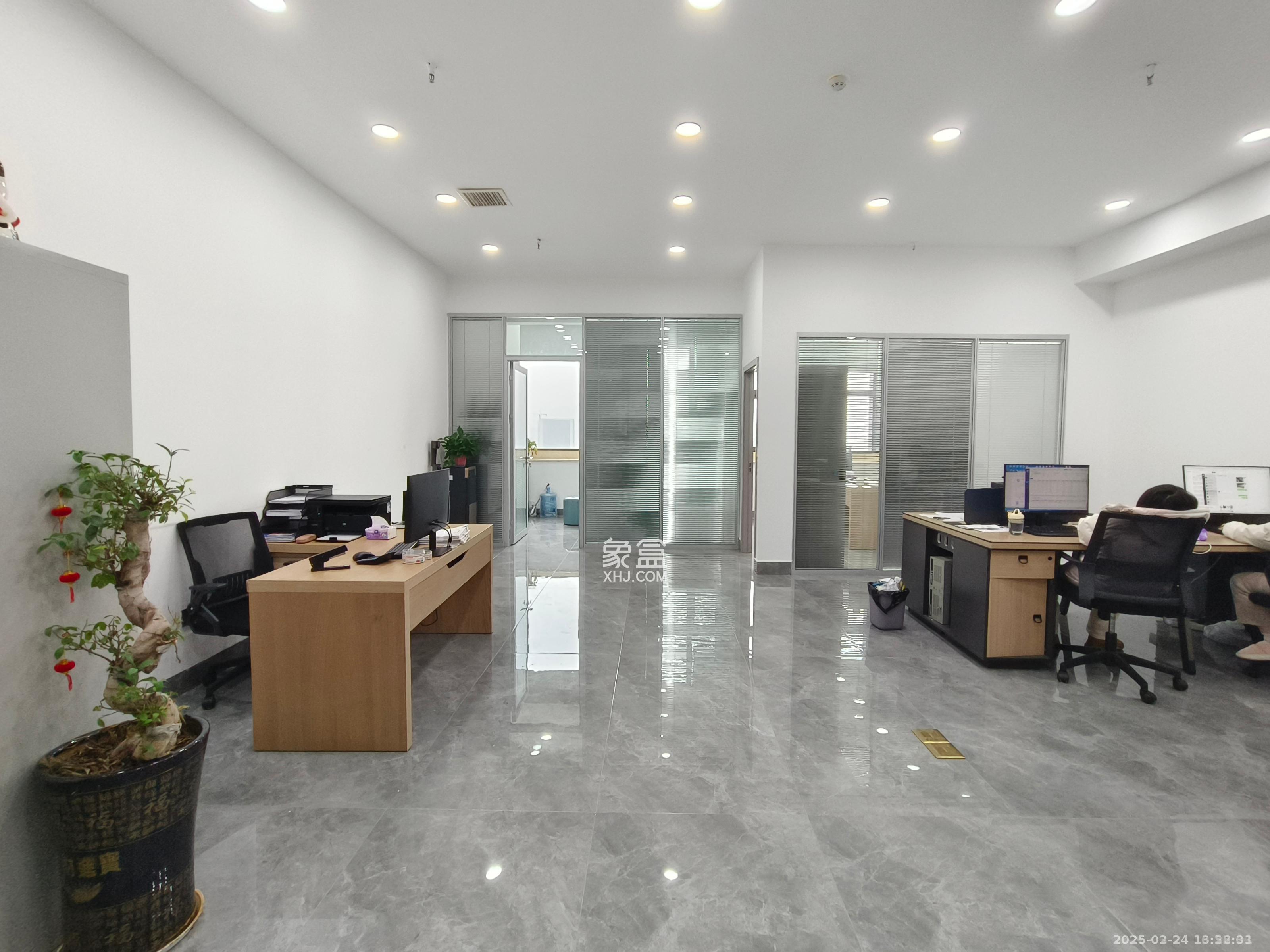 保利麓谷林语I区 1室1厅1卫 5000.0元/月 保利麓谷林语I区 1室1厅1卫 5000.0元/月室内图