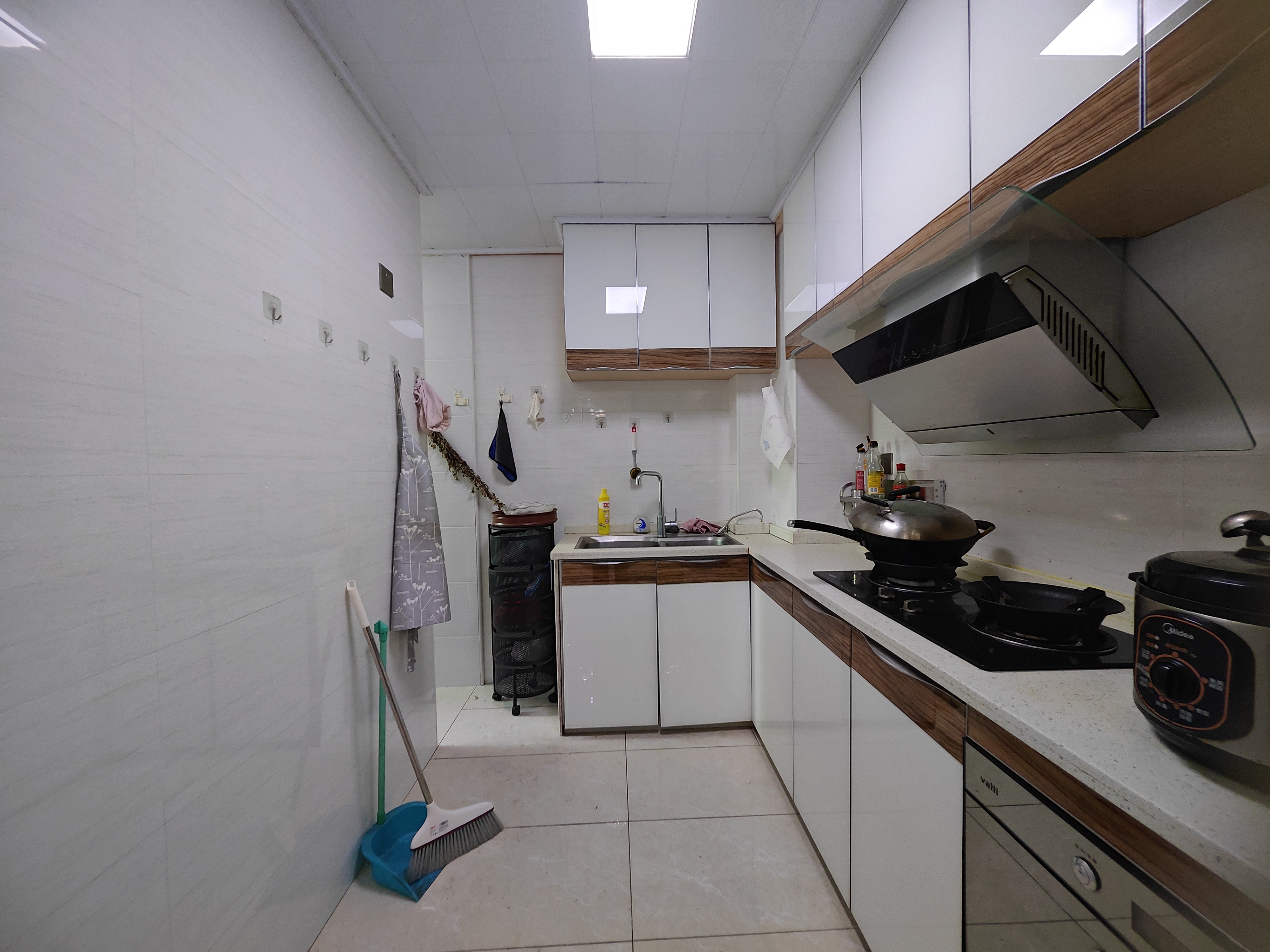 水映豪廷(一,二,三期) 3室2厅2卫 2300.0元/月 水映豪廷(一,二,三期) 3室2厅2卫 2300.0元/月室内图