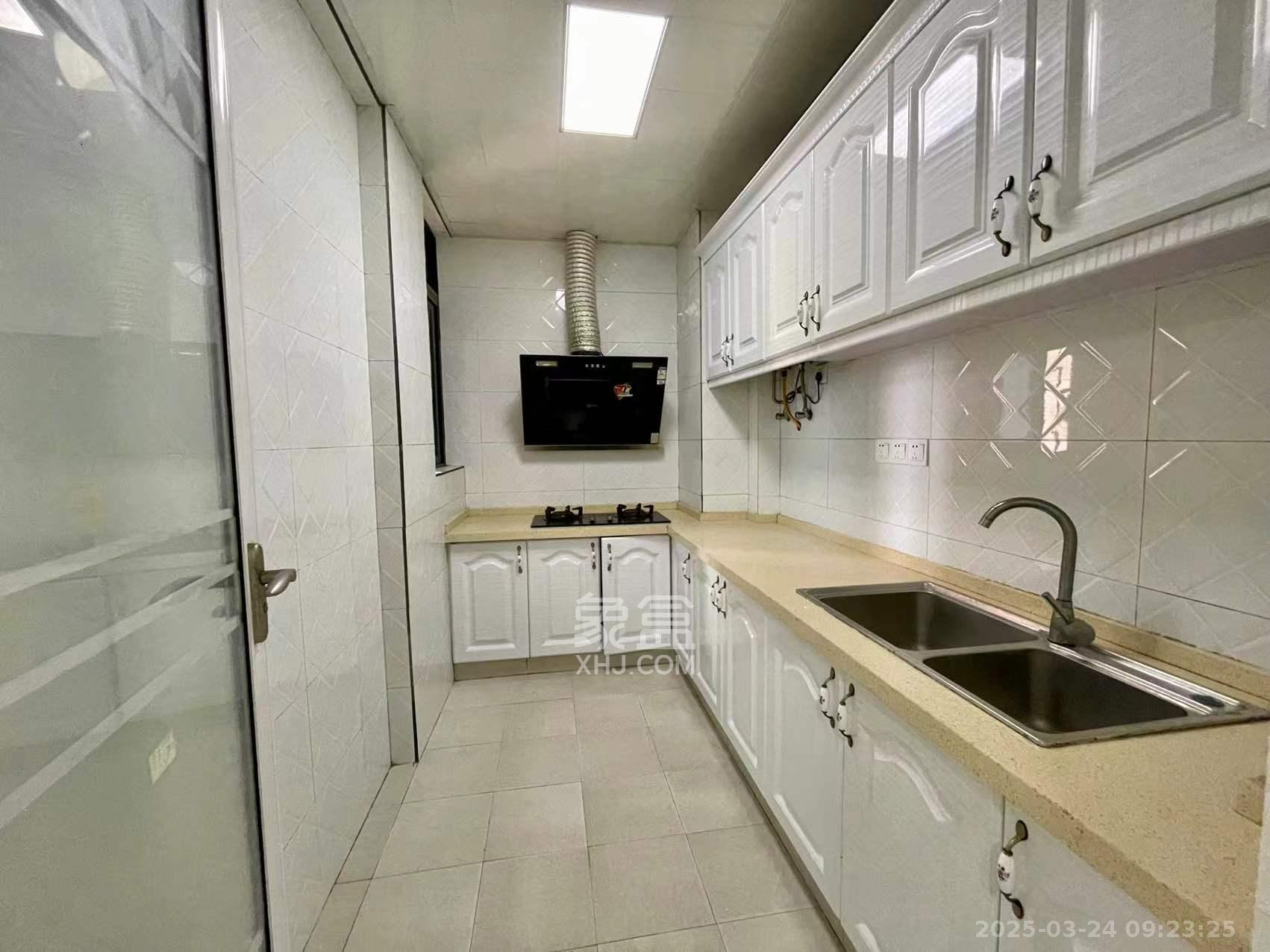 华城广场 2室2厅1卫 2200.0元/月 华城广场 2室2厅1卫 2200.0元/月室内图