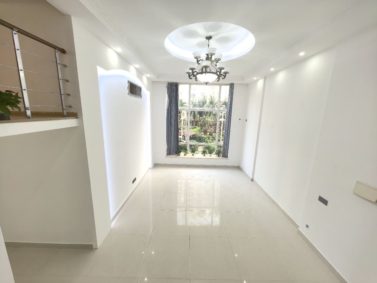 耀江花园 5室2厅3卫 152.00万 耀江花园 5室2厅3卫 152.00万客厅