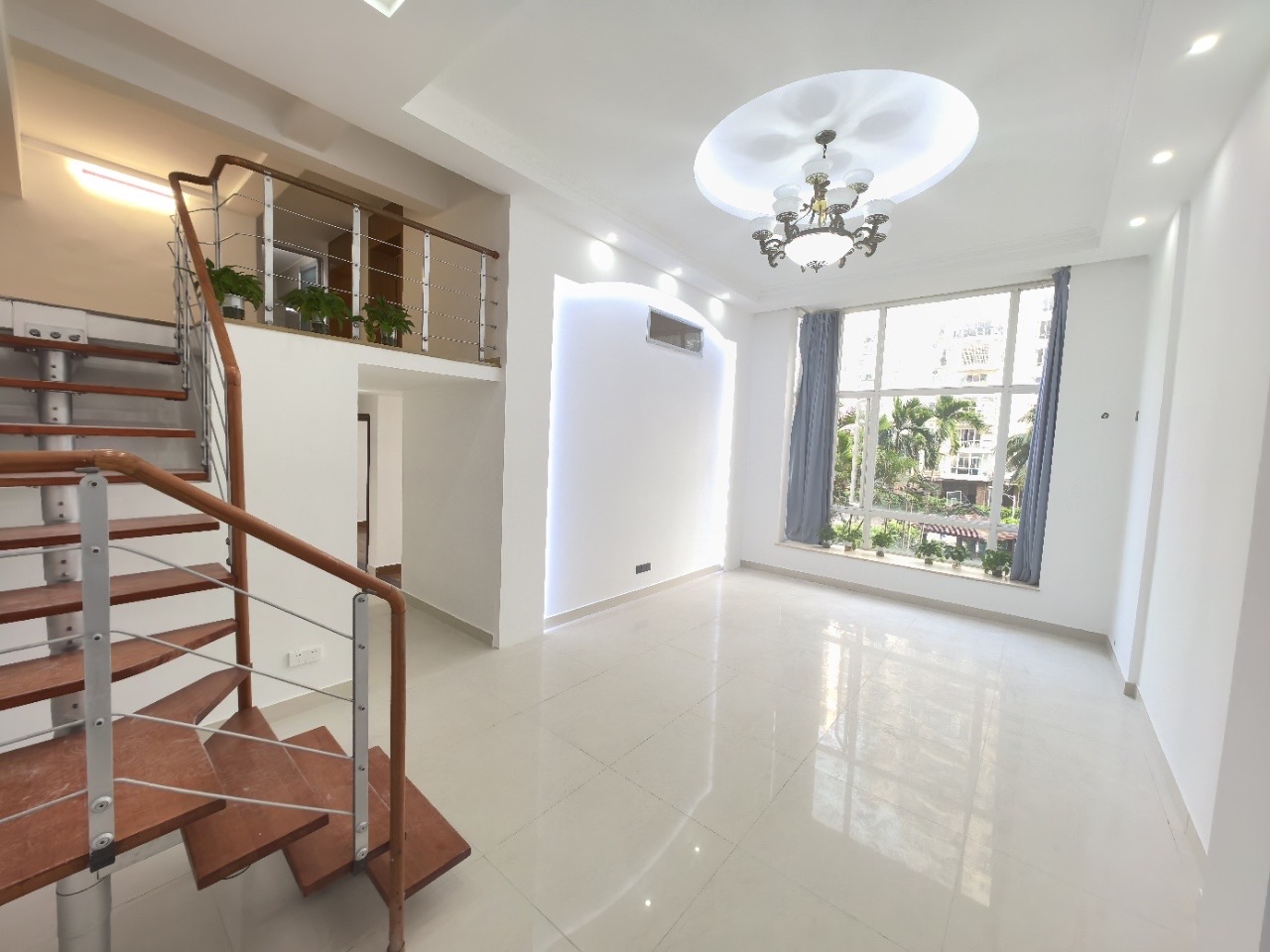 耀江花园 5室2厅3卫 152.00万 耀江花园 5室2厅3卫 152.00万客厅