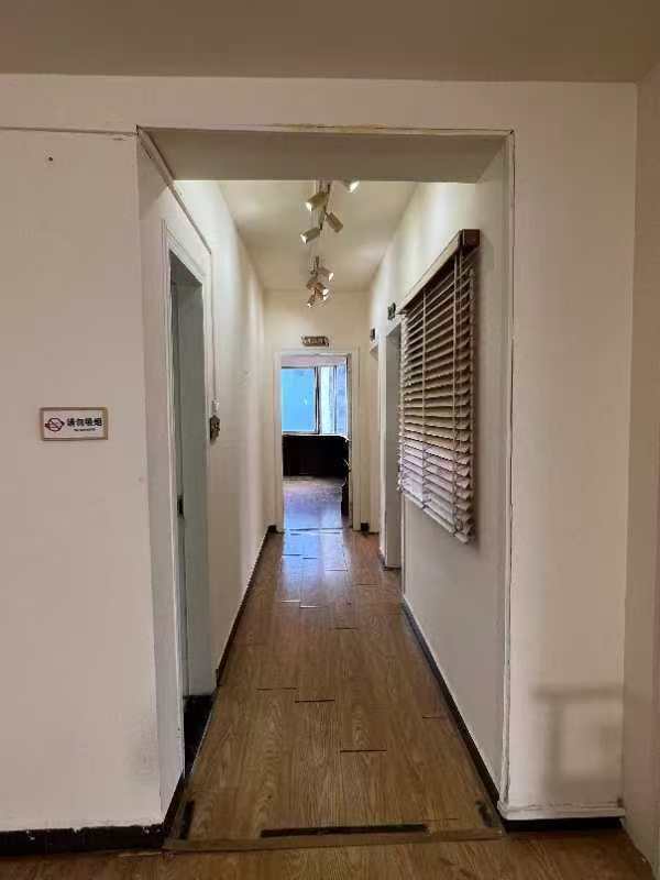 中房高级公寓  4室2厅1卫    145.0万 中房高级公寓  4室2厅1卫    145.0万客厅