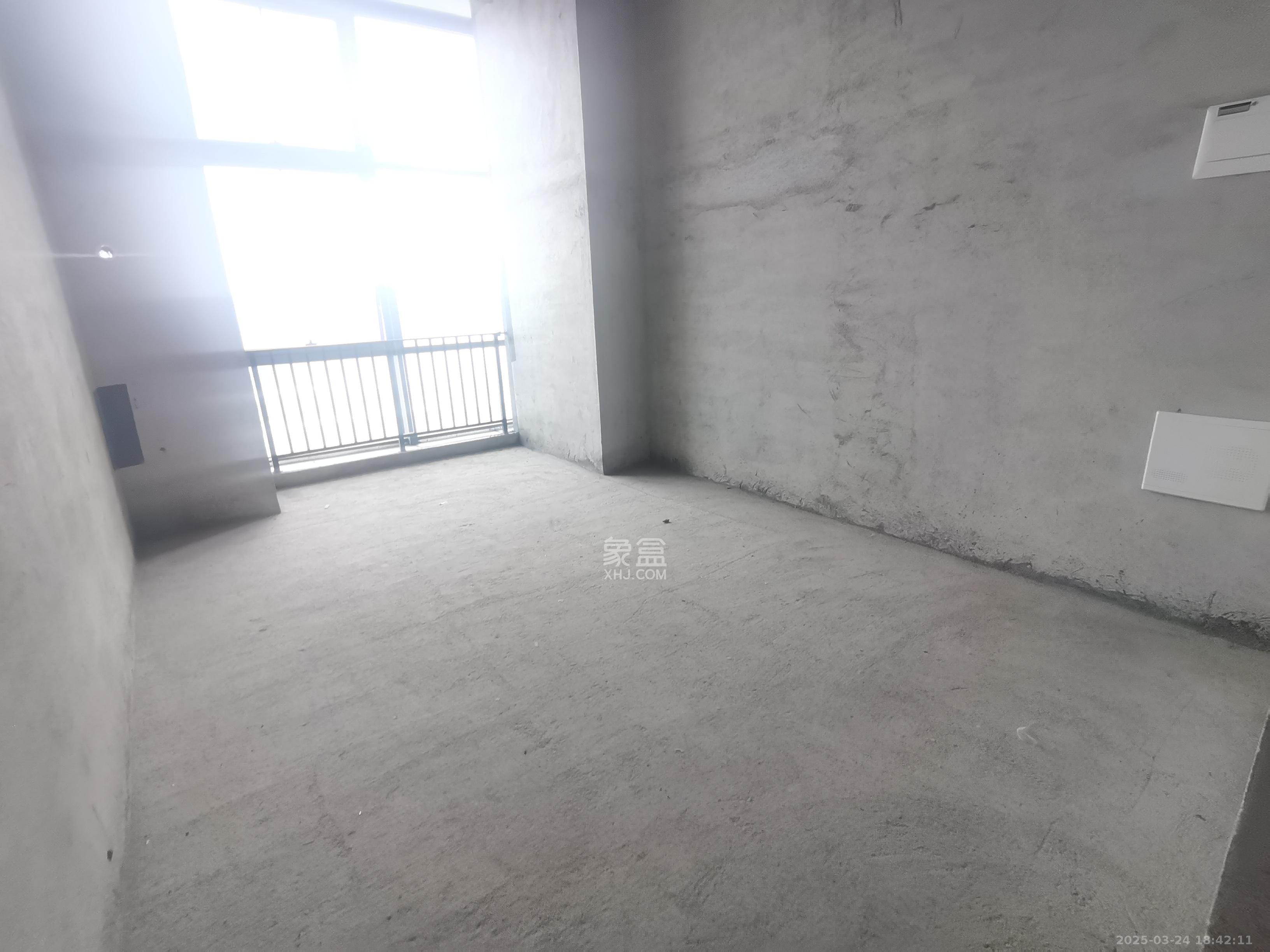 中建宝铂公馆  1室1厅1卫   2500.00元/月