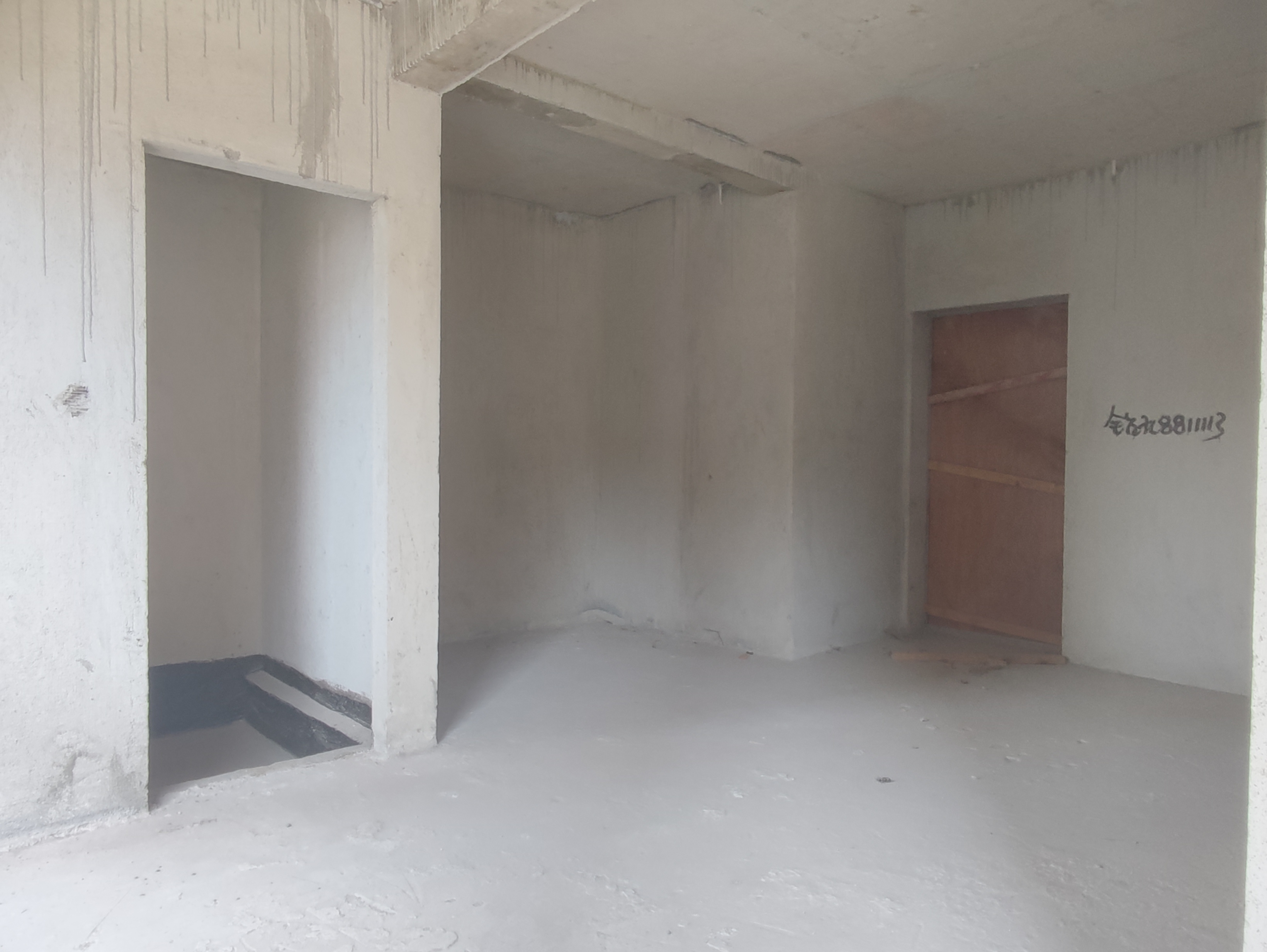 云泰天麓 5室2厅3卫 88.0万 云泰天麓 5室2厅3卫 88.0万客厅