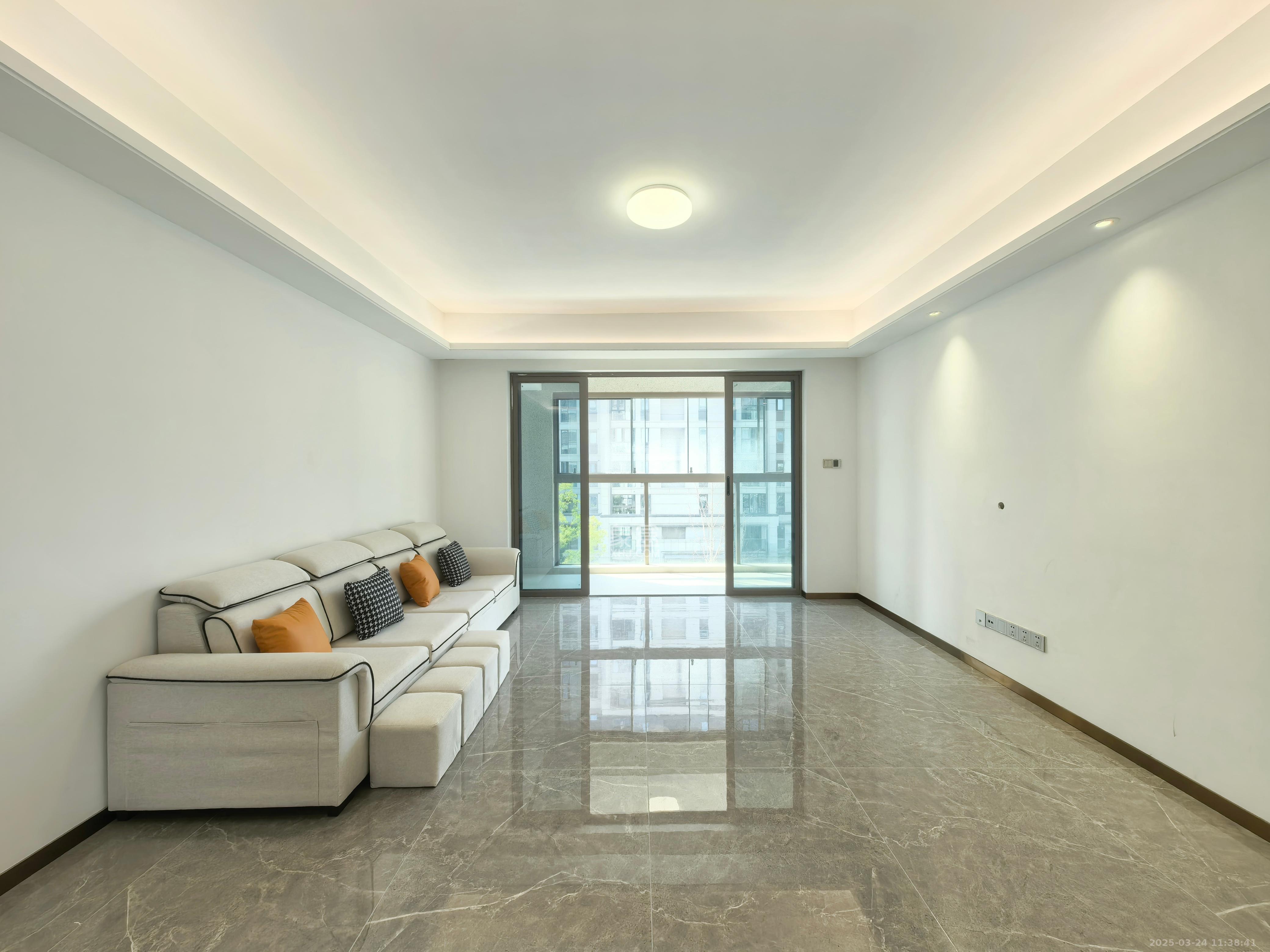 阳光城翡丽云邸  4室2厅2卫    2800.0元/月 阳光城翡丽云邸  4室2厅2卫    2800.0元/月室内图