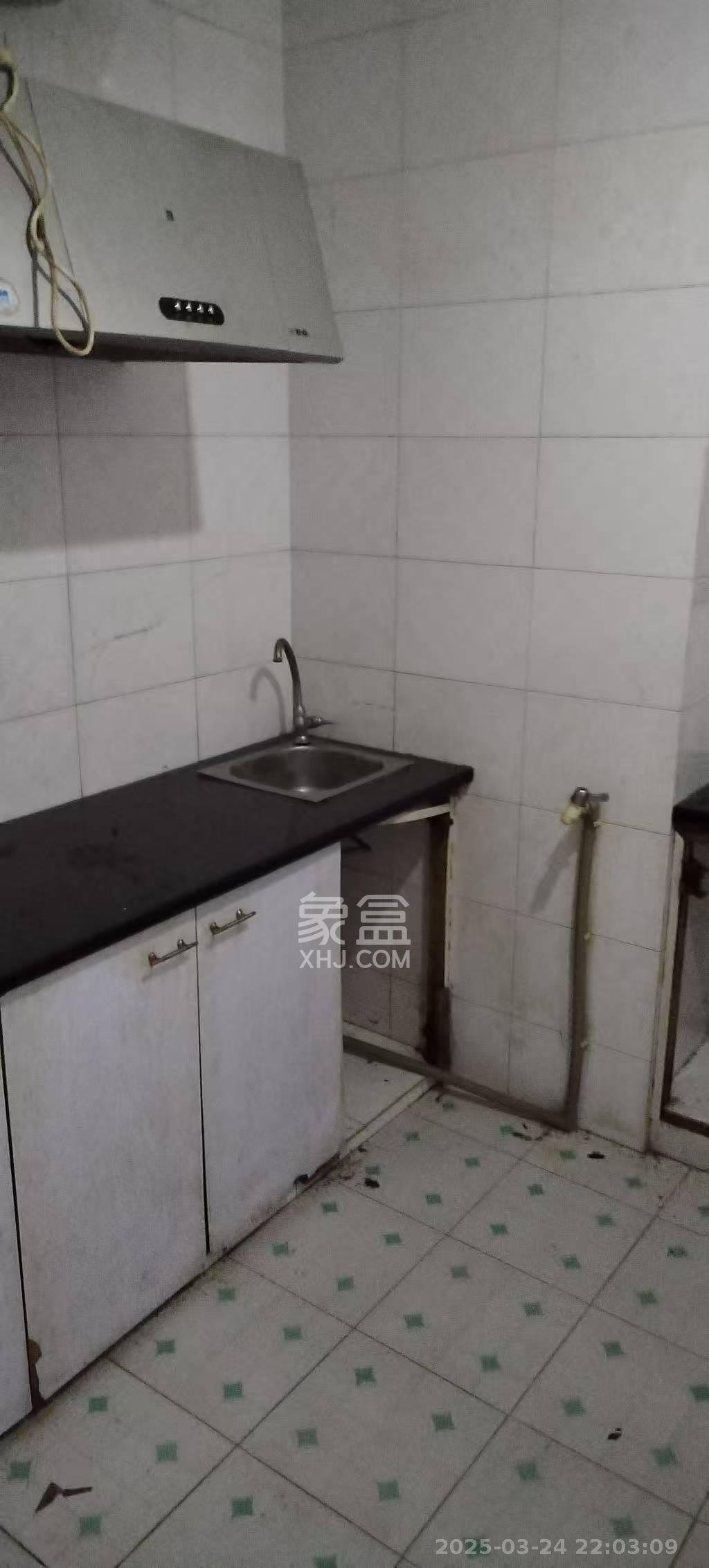 红星商务楼(红星蔬菜批发大市场) 1室1厅1卫 1000.0元/月 红星商务楼(红星蔬菜批发大市场) 1室1厅1卫 1000.0元/月室内图