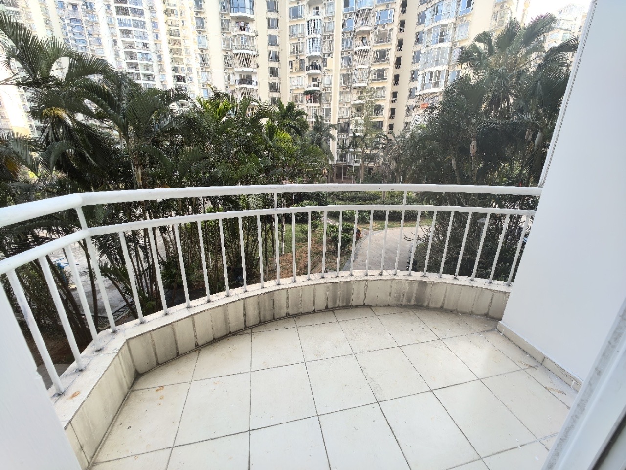 耀江花园 5室2厅3卫 152.00万 耀江花园 5室2厅3卫 152.00万阳台