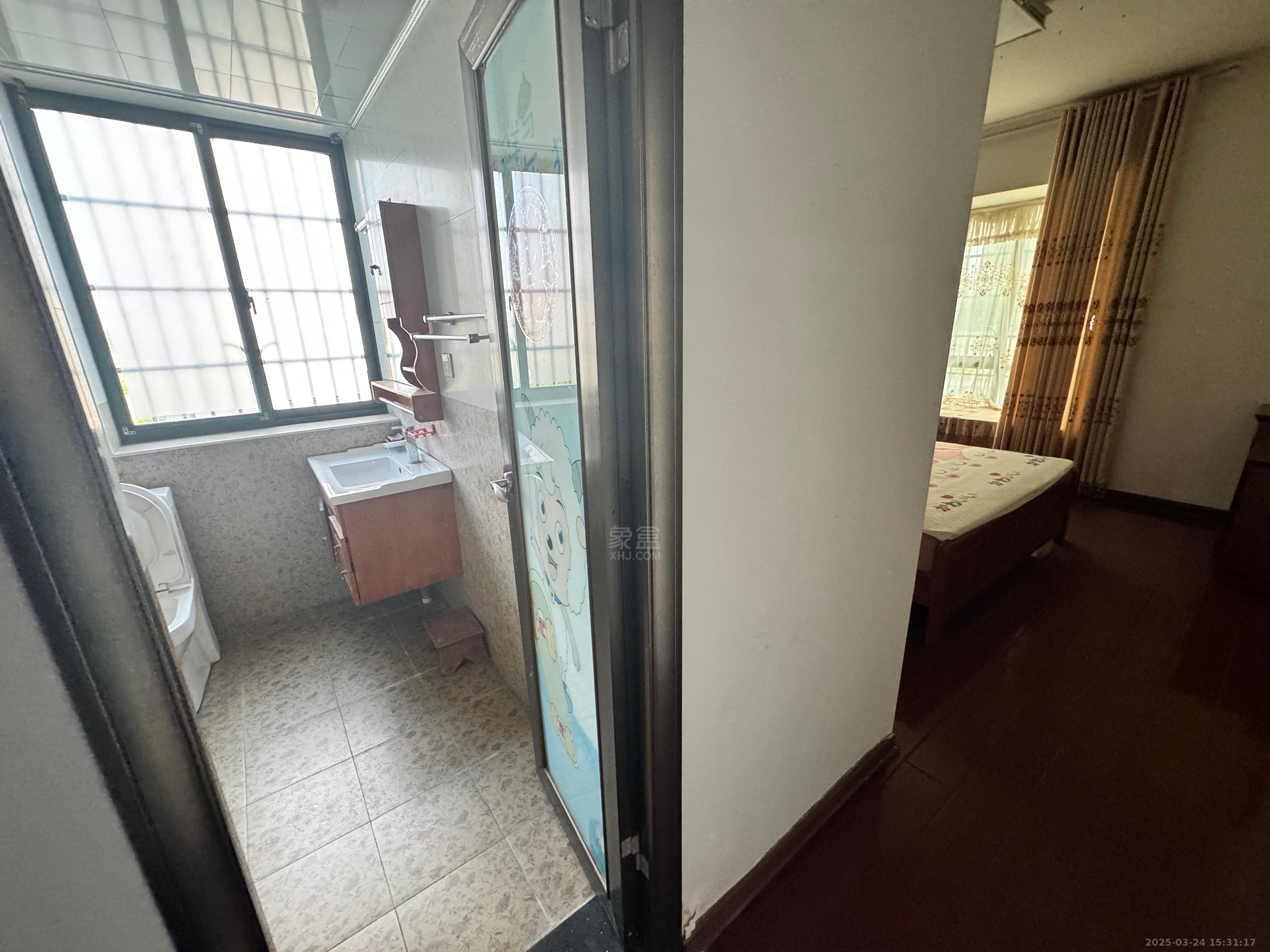 香山美境  3室2厅2卫   1800.00元/月室内图