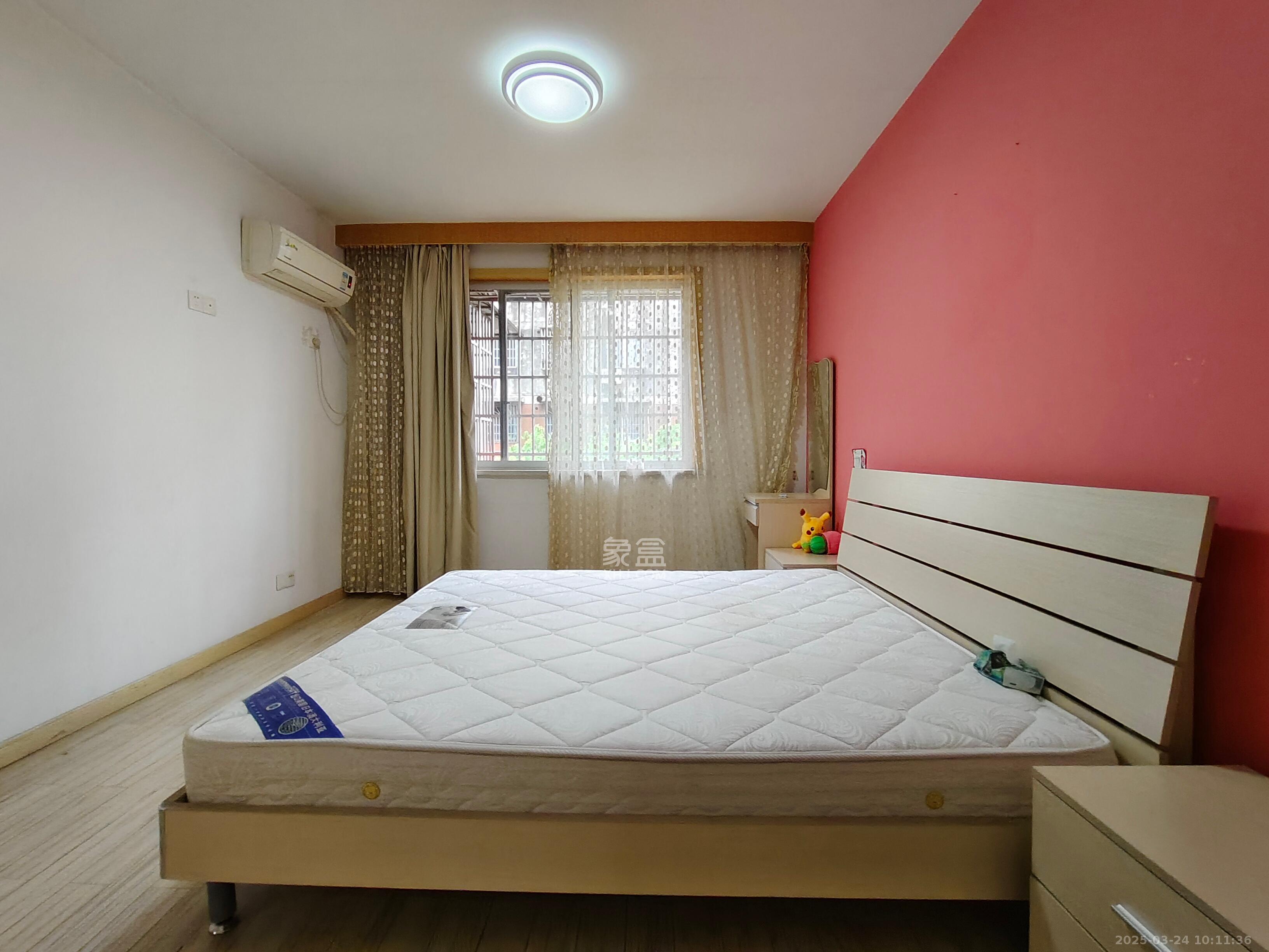新桥小区  3室2厅1卫   2000.00元/月室内图
