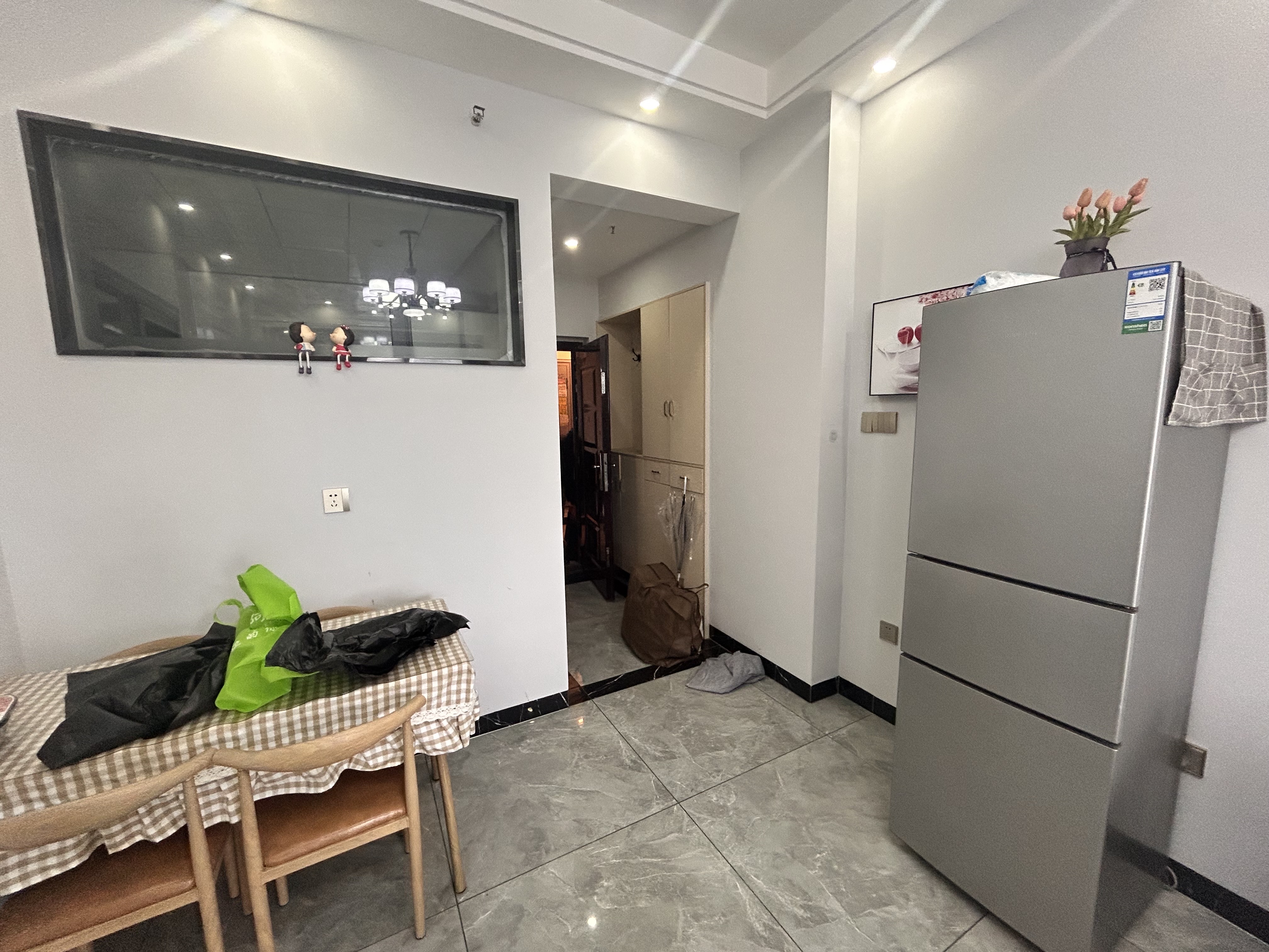 天门中央广场 1室1厅1卫 1800.0元/月 天门中央广场 1室1厅1卫 1800.0元/月室内图