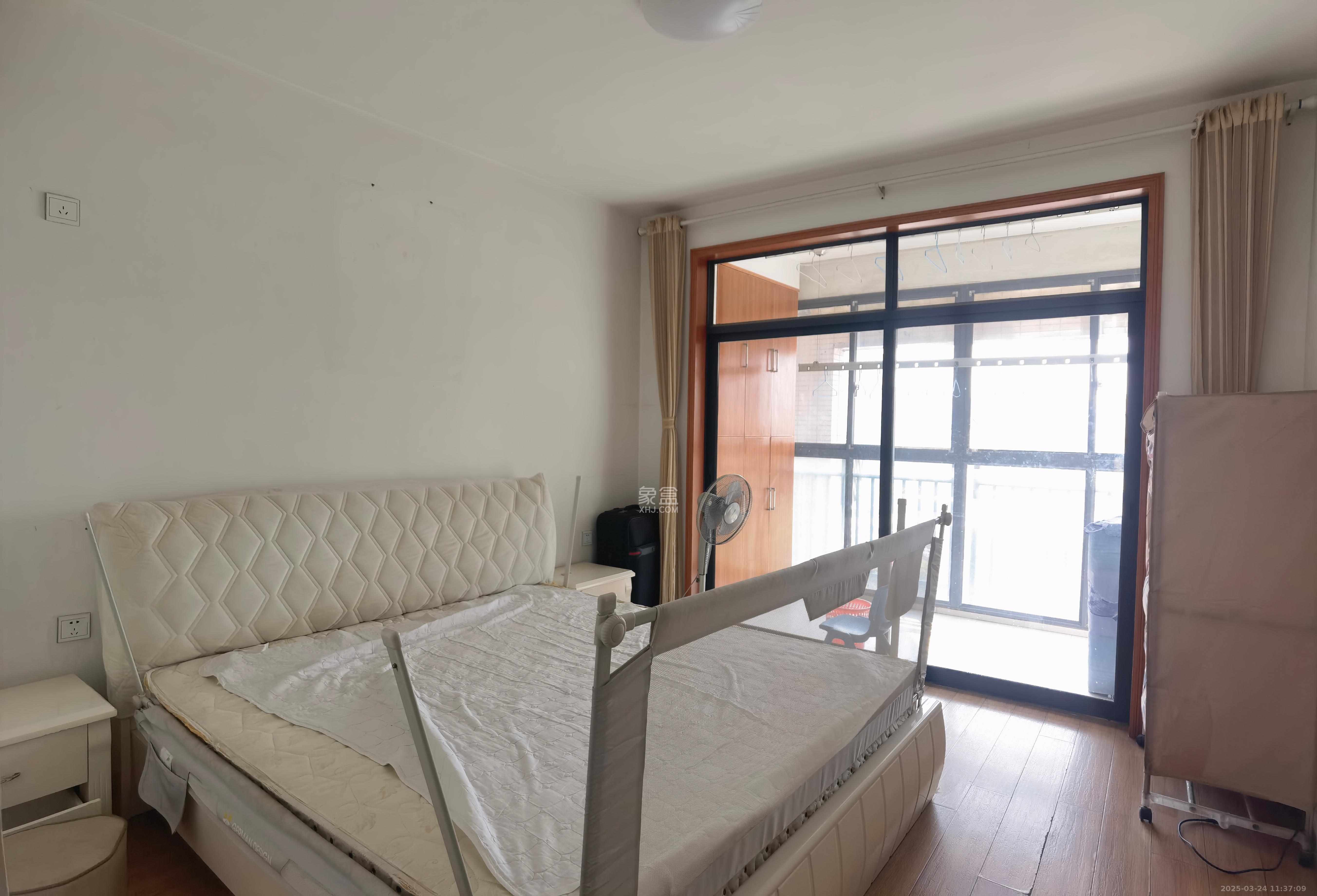 中信文化广场(中信新城二期) 3室2厅1卫 2000.0元/月 中信文化广场(中信新城二期) 3室2厅1卫 2000.0元/月室内图