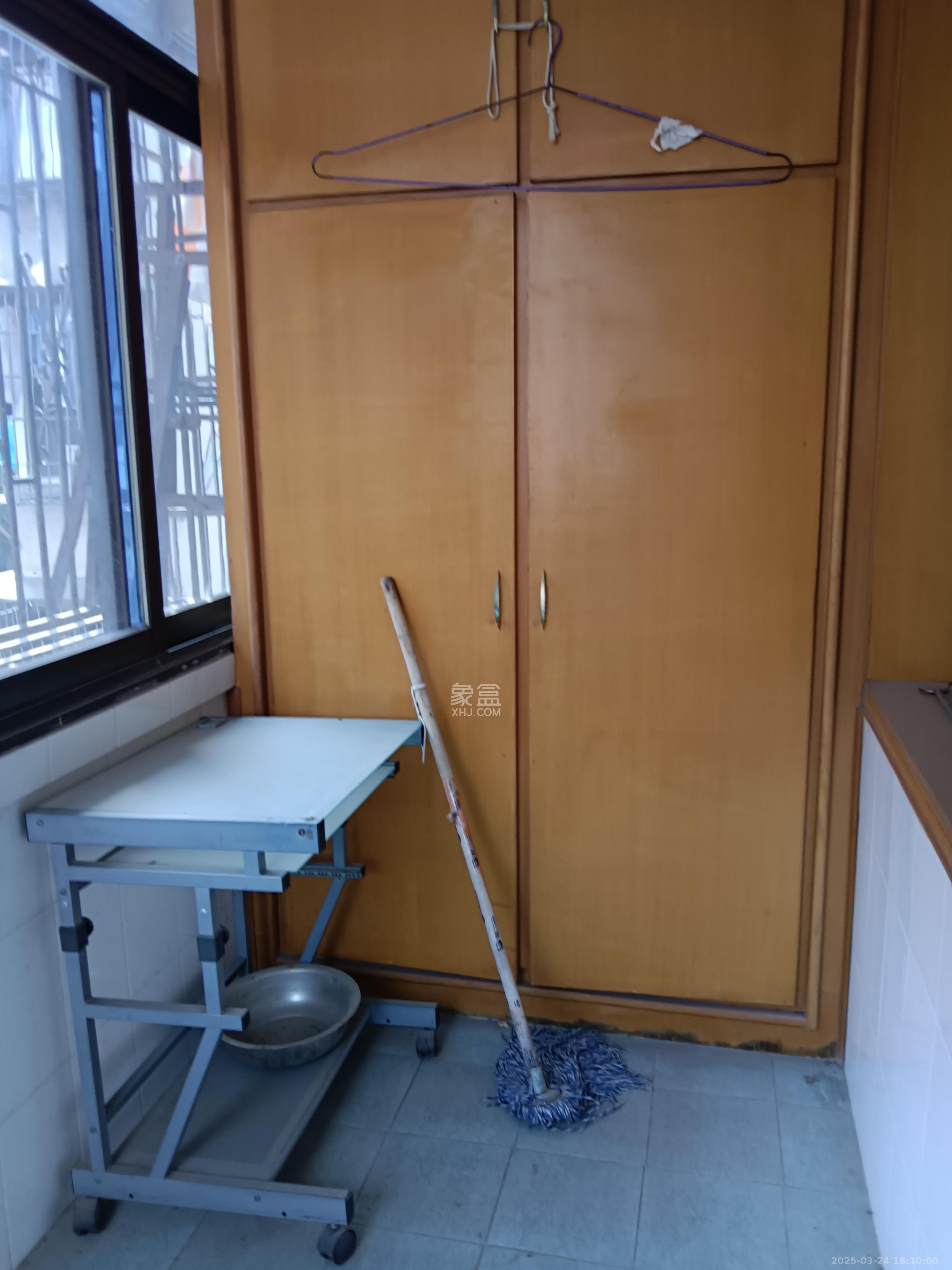 华银小区  3室1厅1卫   1800.00元/月