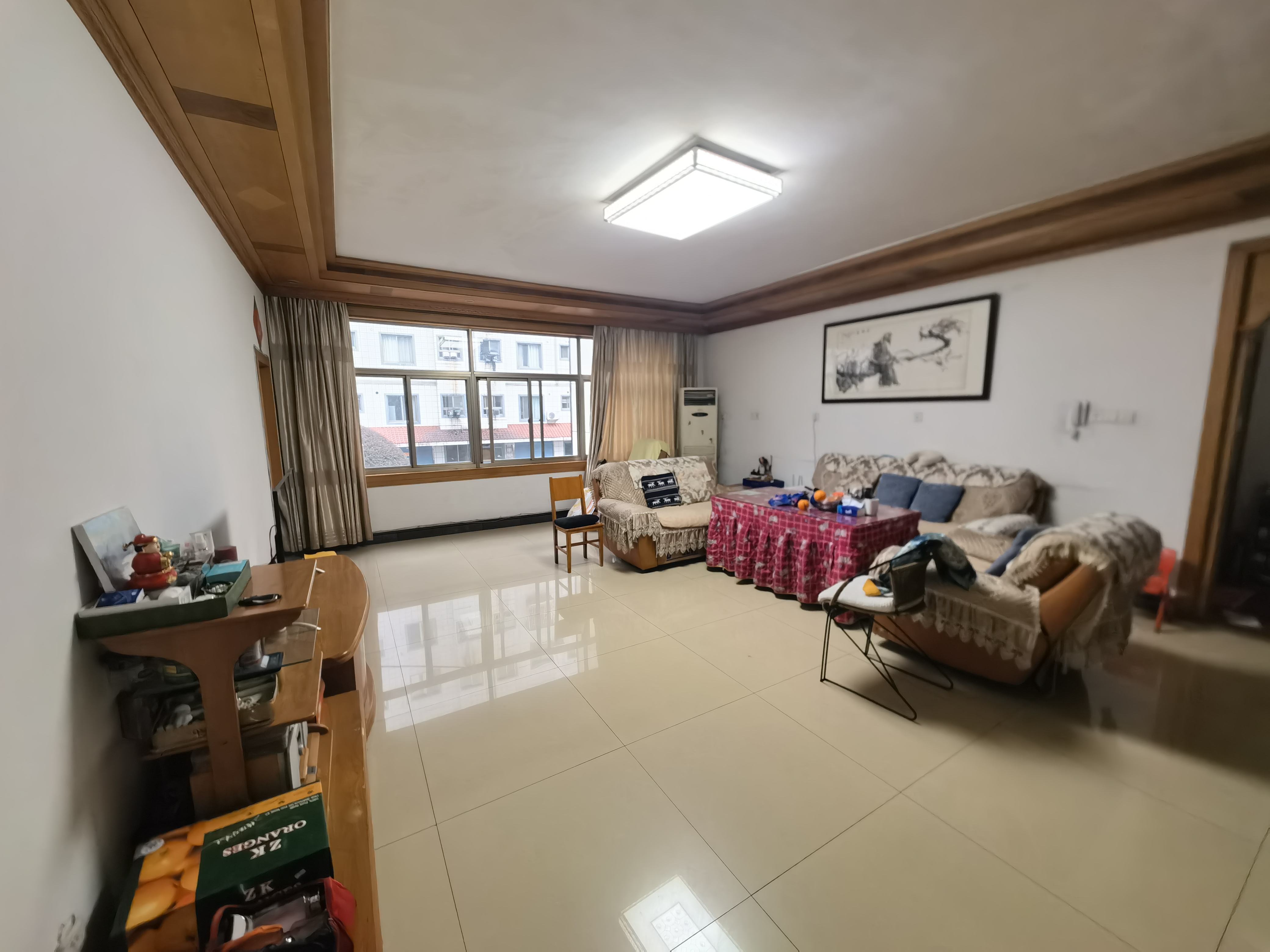国税局家属院  4室2厅2卫    78.0万客厅