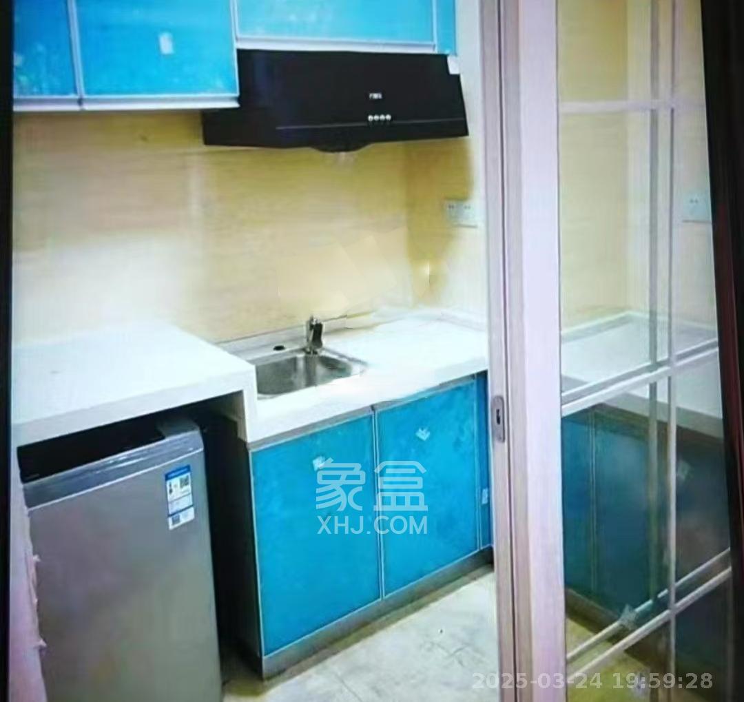 黄金一区 1室0厅1卫 1100.0元/月 黄金一区 1室0厅1卫 1100.0元/月室内图