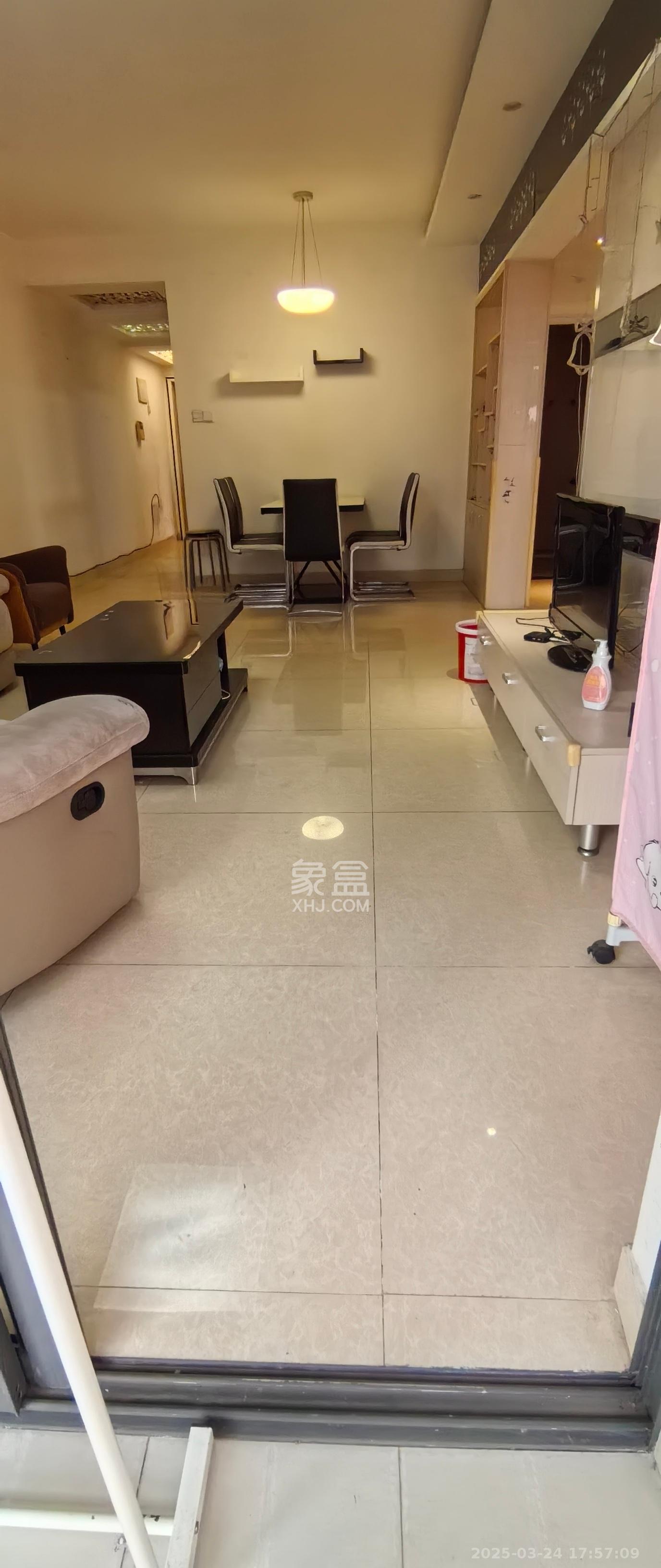 华润凤凰城二期  3室2厅1卫   2300.00元/月室内图