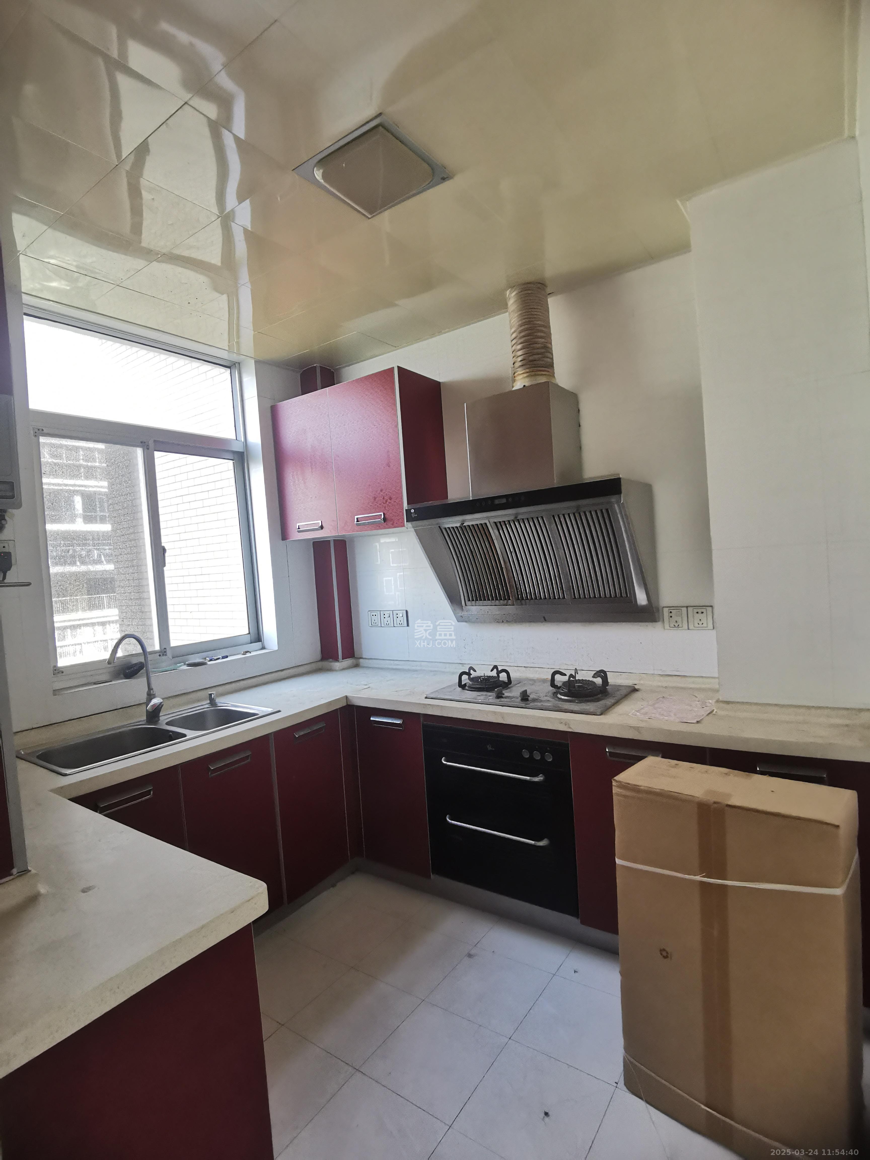 至雅小玲家园 3室2厅2卫 2400.0元/月 至雅小玲家园 3室2厅2卫 2400.0元/月室内图