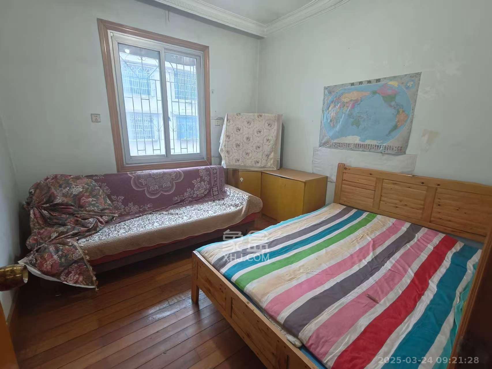 湖橡宿舍/湖橡小区 1室1厅1卫 1300.0元/月 湖橡宿舍/湖橡小区 1室1厅1卫 1300.0元/月室内图