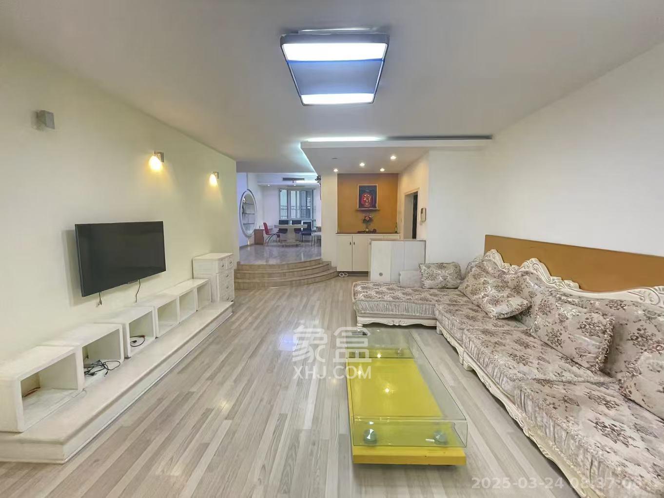 四季阳光花城  4室2厅2卫   4300.00元/月室内图