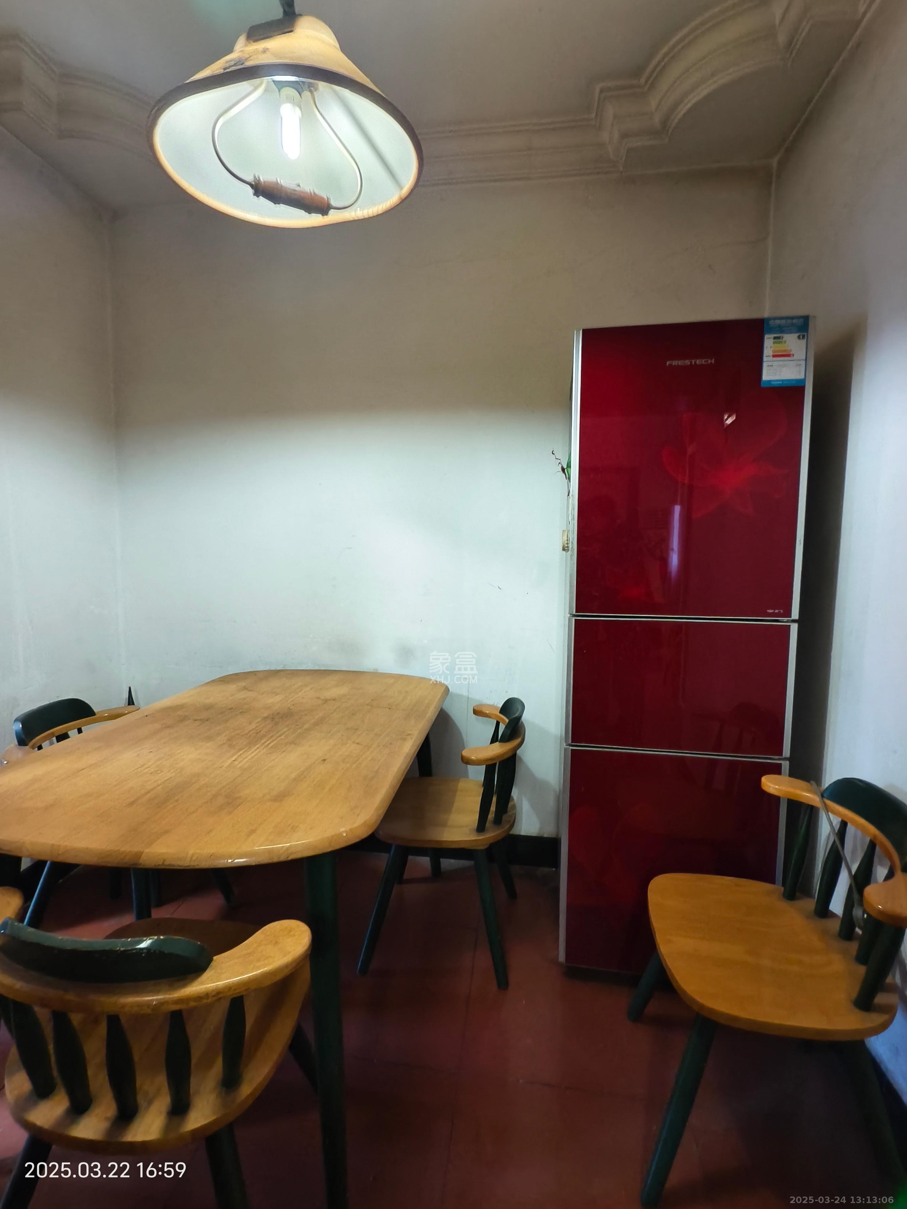 蒋家垅社区  3室2厅2卫    900.0元/月 蒋家垅社区  3室2厅2卫    900.0元/月室内图1