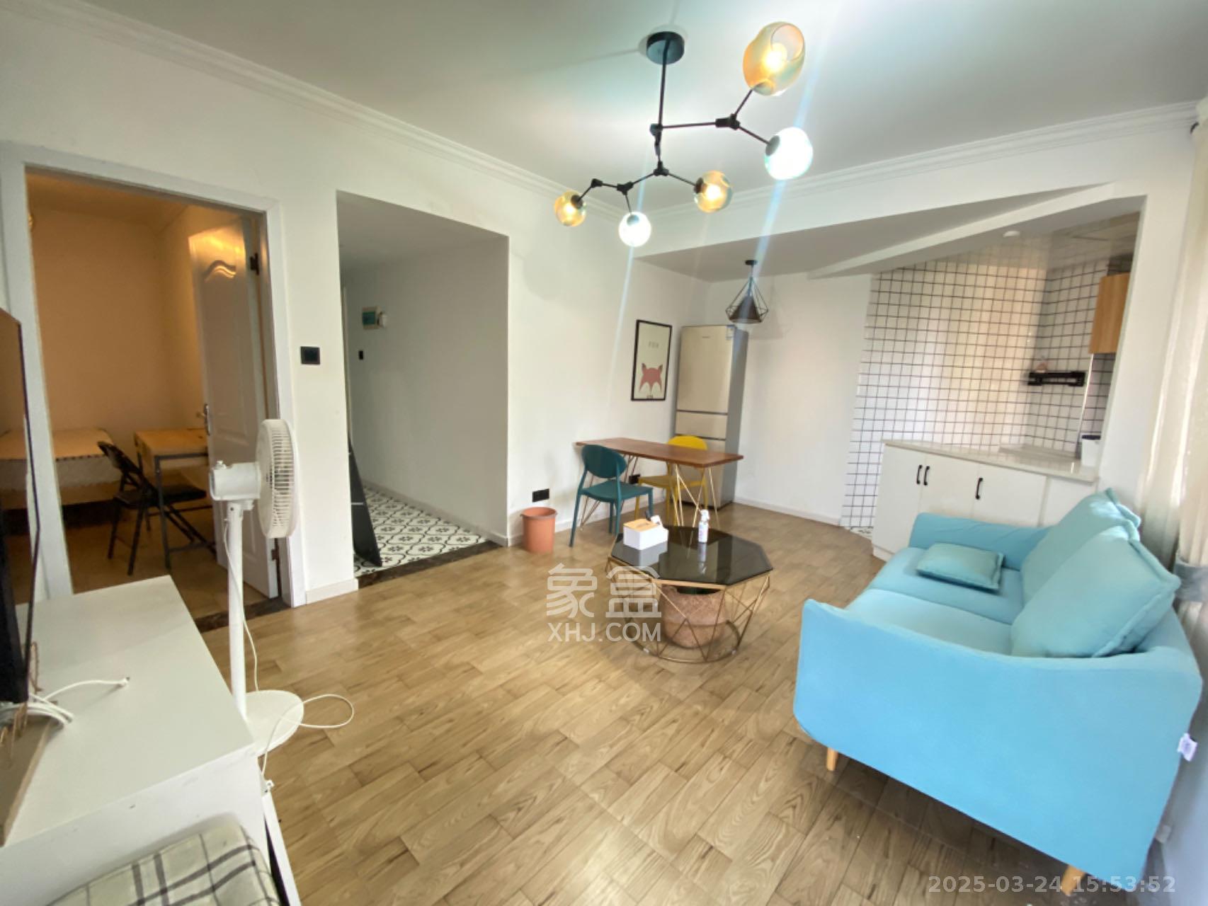 城市森林  1室1厅1卫    2300.0元/月 城市森林  1室1厅1卫    2300.0元/月室内图