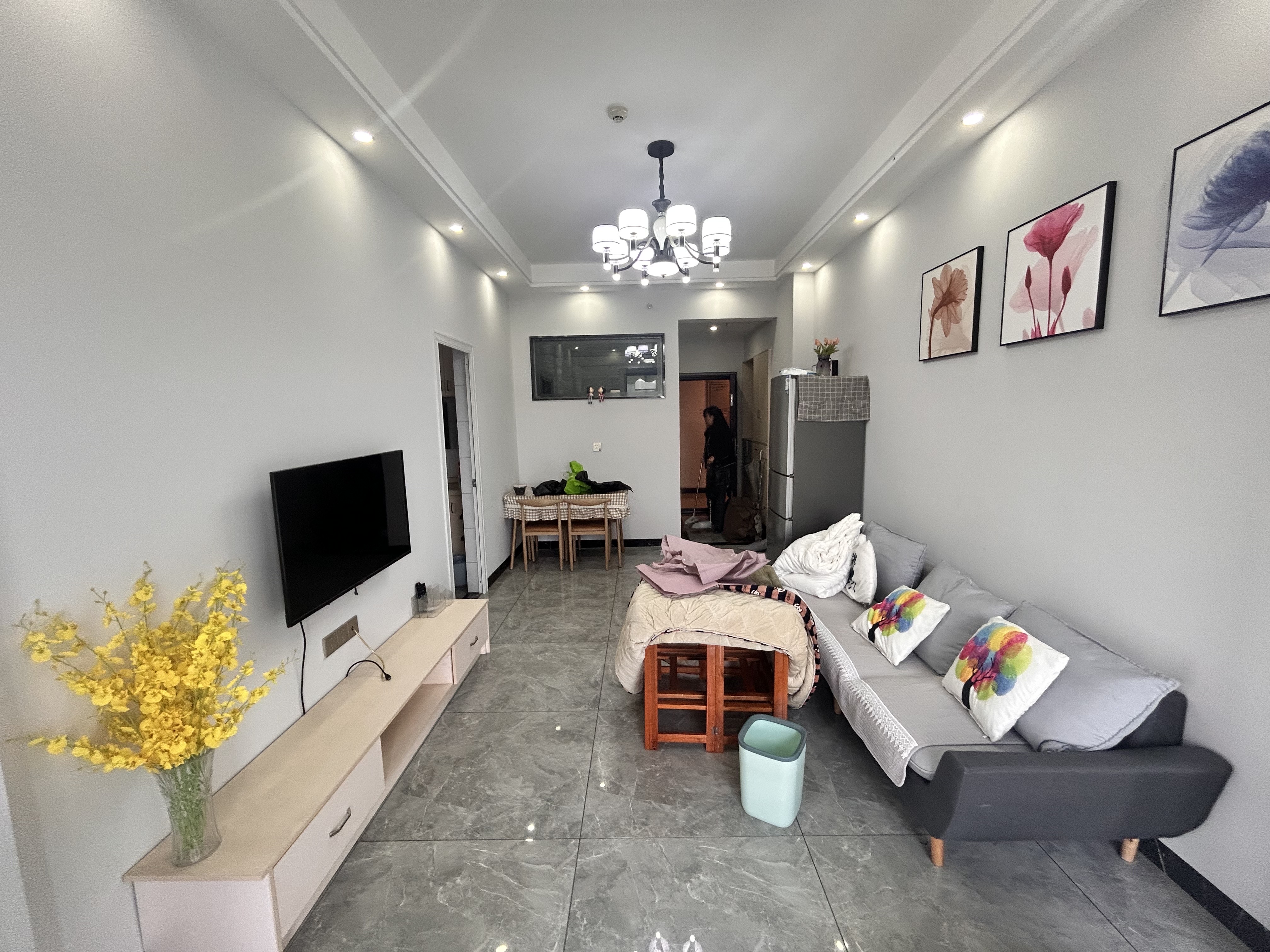 天门中央广场 1室1厅1卫 1800.0元/月 天门中央广场 1室1厅1卫 1800.0元/月室内图