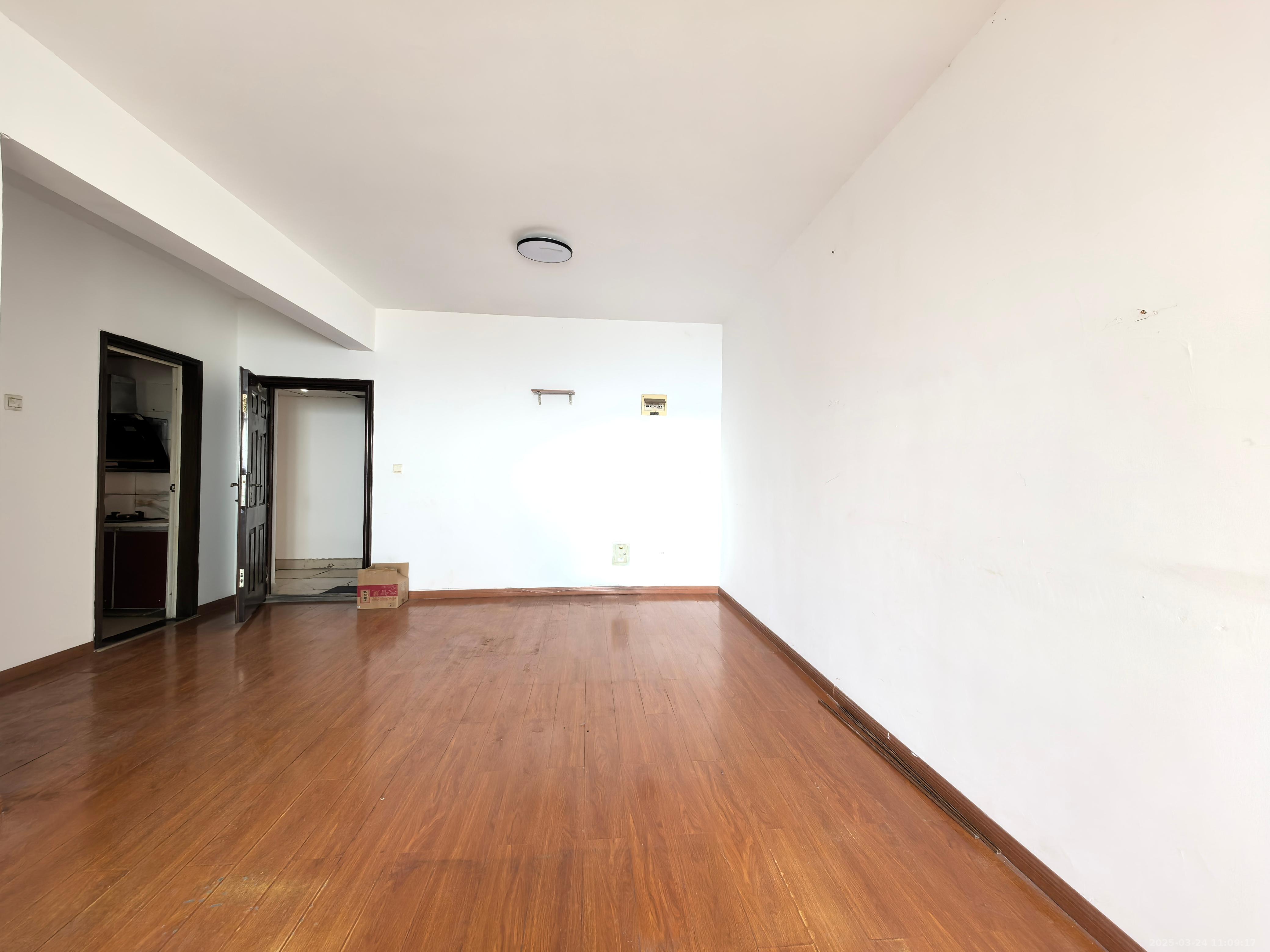建鸿达现代公寓  2室1厅1卫   2200.00元/月