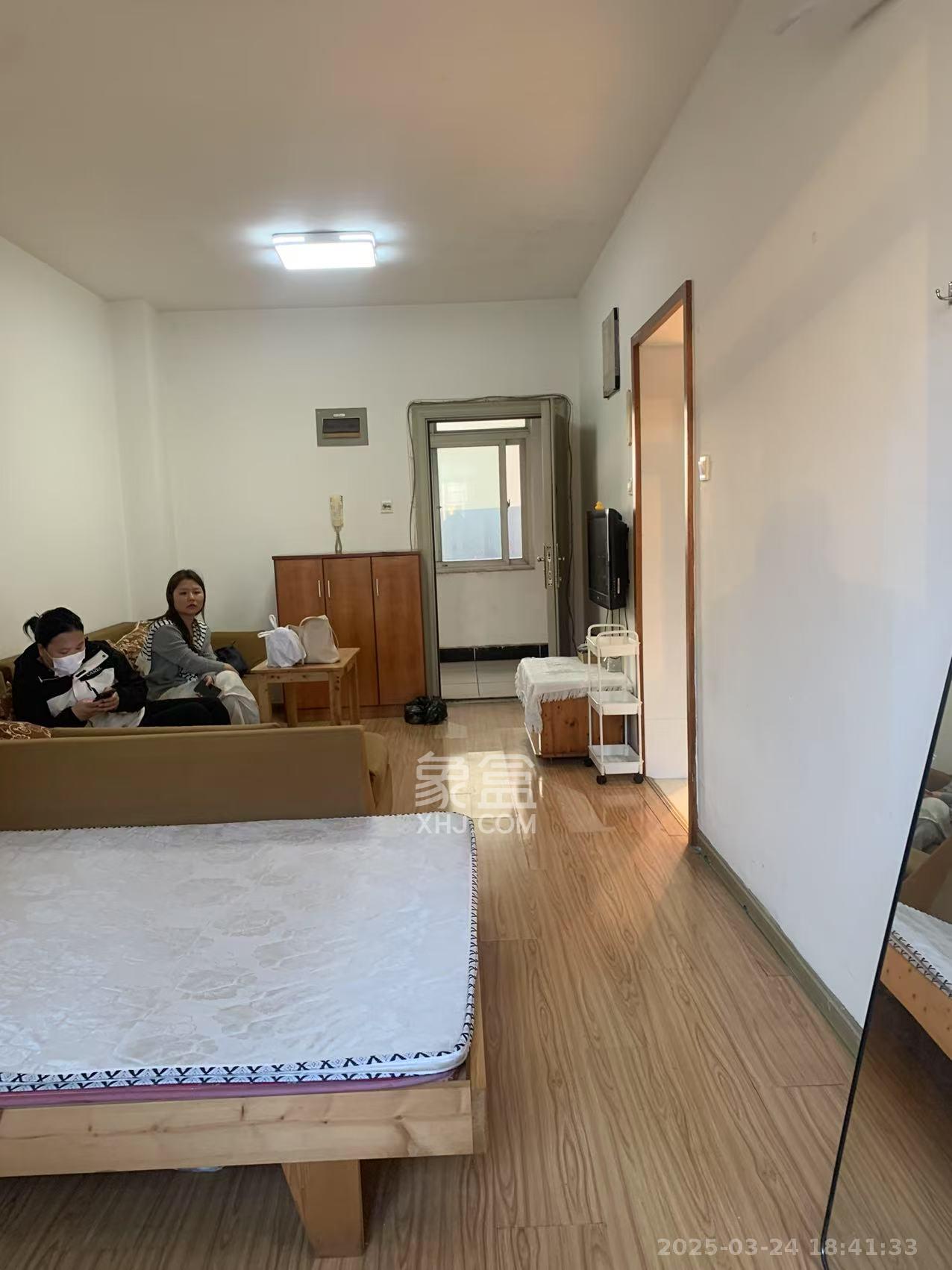 金碧文华  1室1厅1卫   1500.00元/月室内图