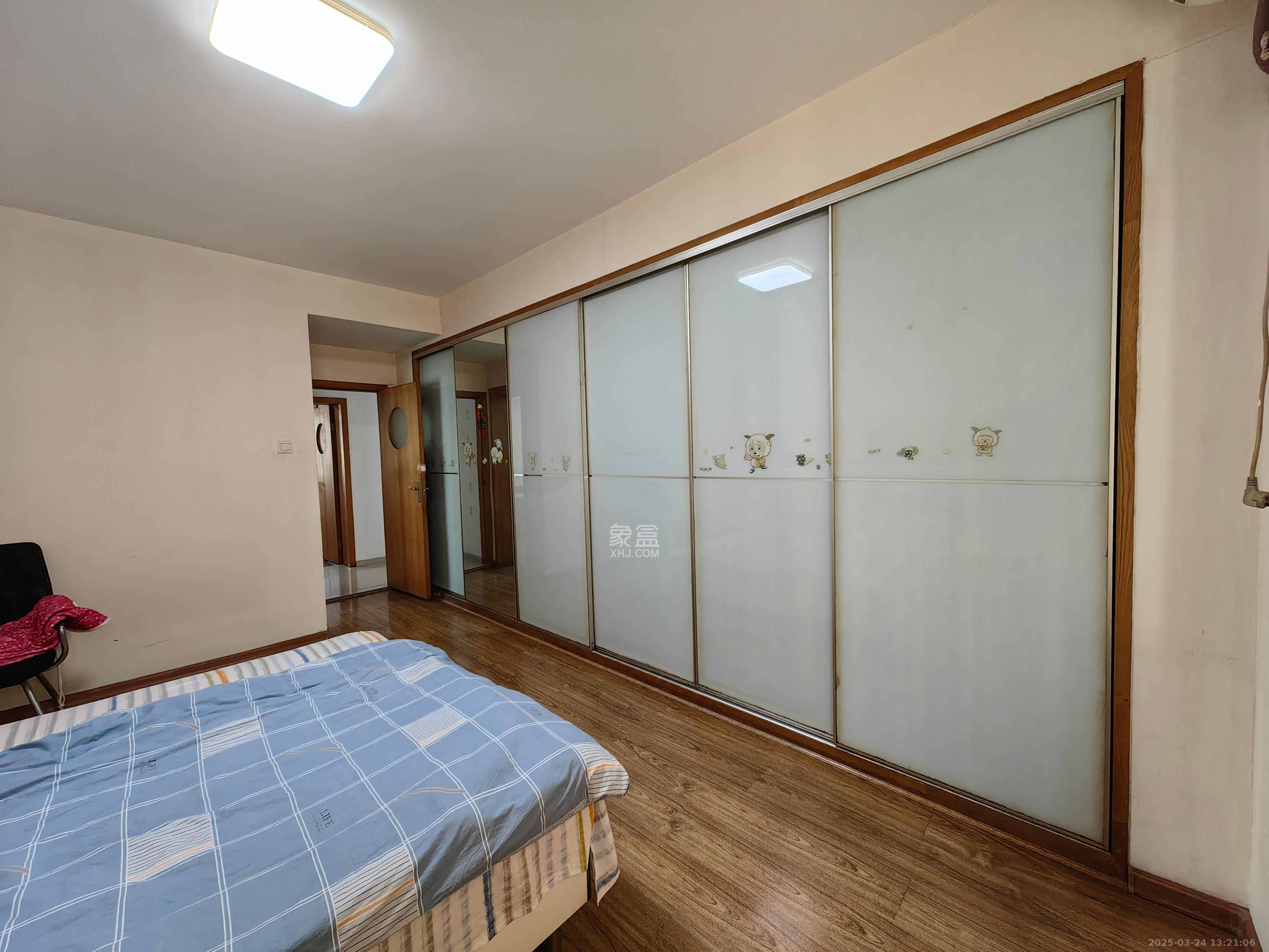 佳远小区(马王堆) 3室2厅2卫 2500.0元/月 佳远小区(马王堆) 3室2厅2卫 2500.0元/月室内图