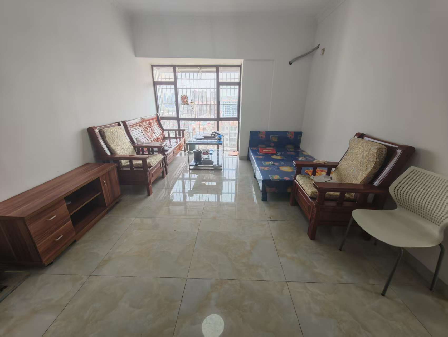 山海苑 2室2厅1卫 2500.0元/月 山海苑 2室2厅1卫 2500.0元/月室内图