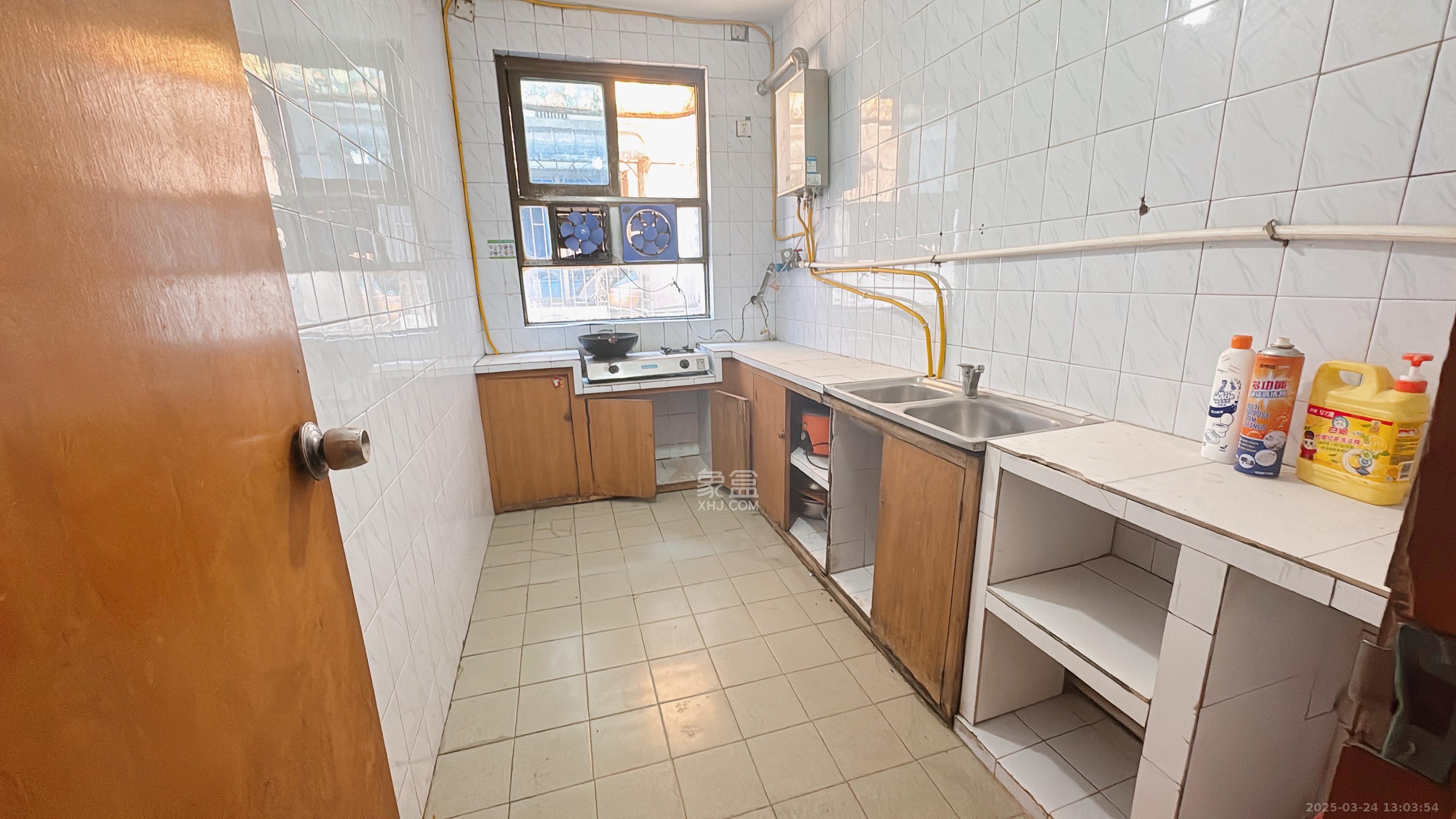 金汇小区 3室2厅2卫 2000.0元/月 金汇小区 3室2厅2卫 2000.0元/月室内图