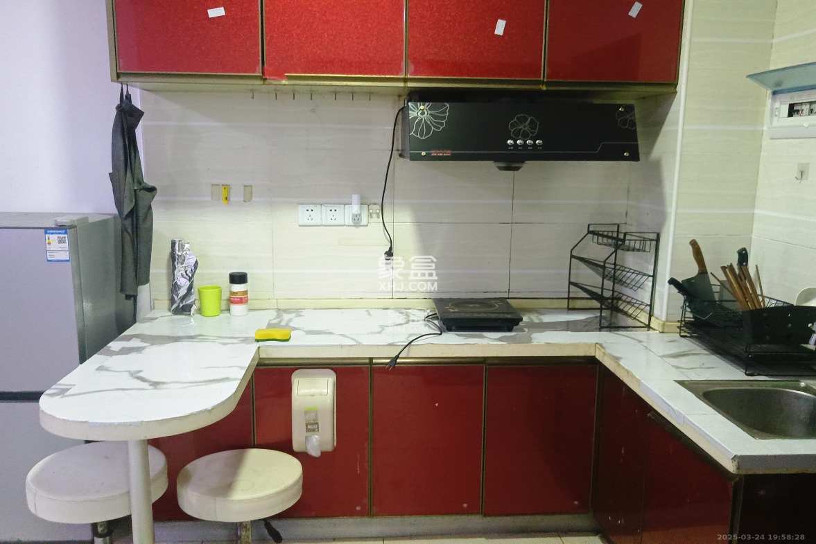 时代公馆 1室1厅1卫 1300.0元/月 时代公馆 1室1厅1卫 1300.0元/月室内图