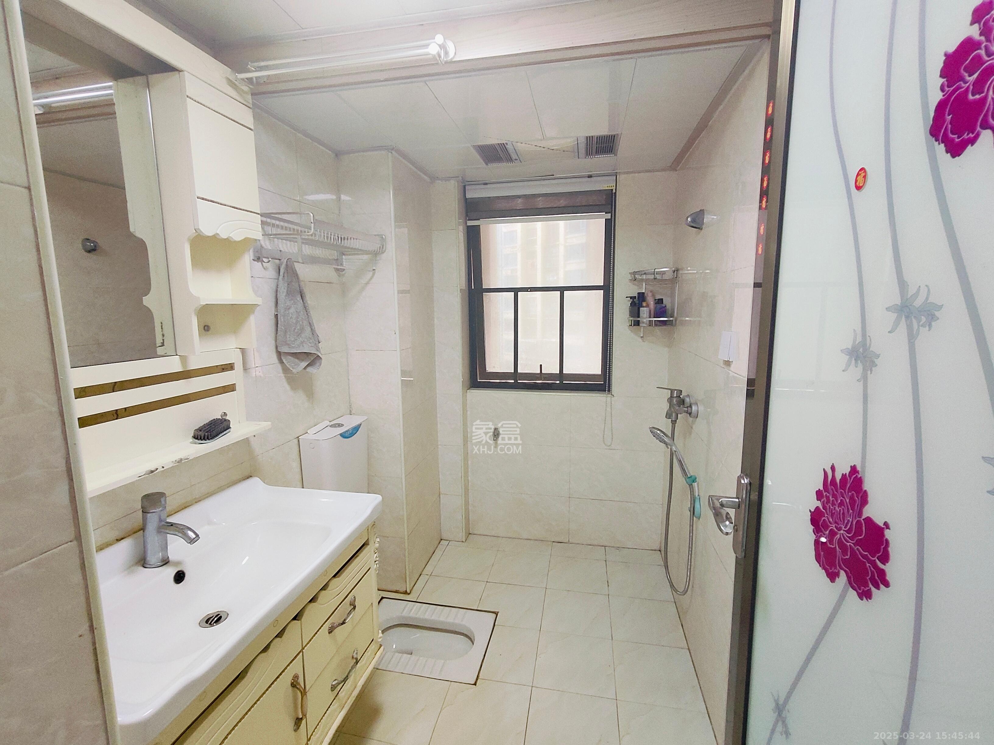 方略城市广场 4室2厅2卫 2400.0元/月 方略城市广场 4室2厅2卫 2400.0元/月室内图