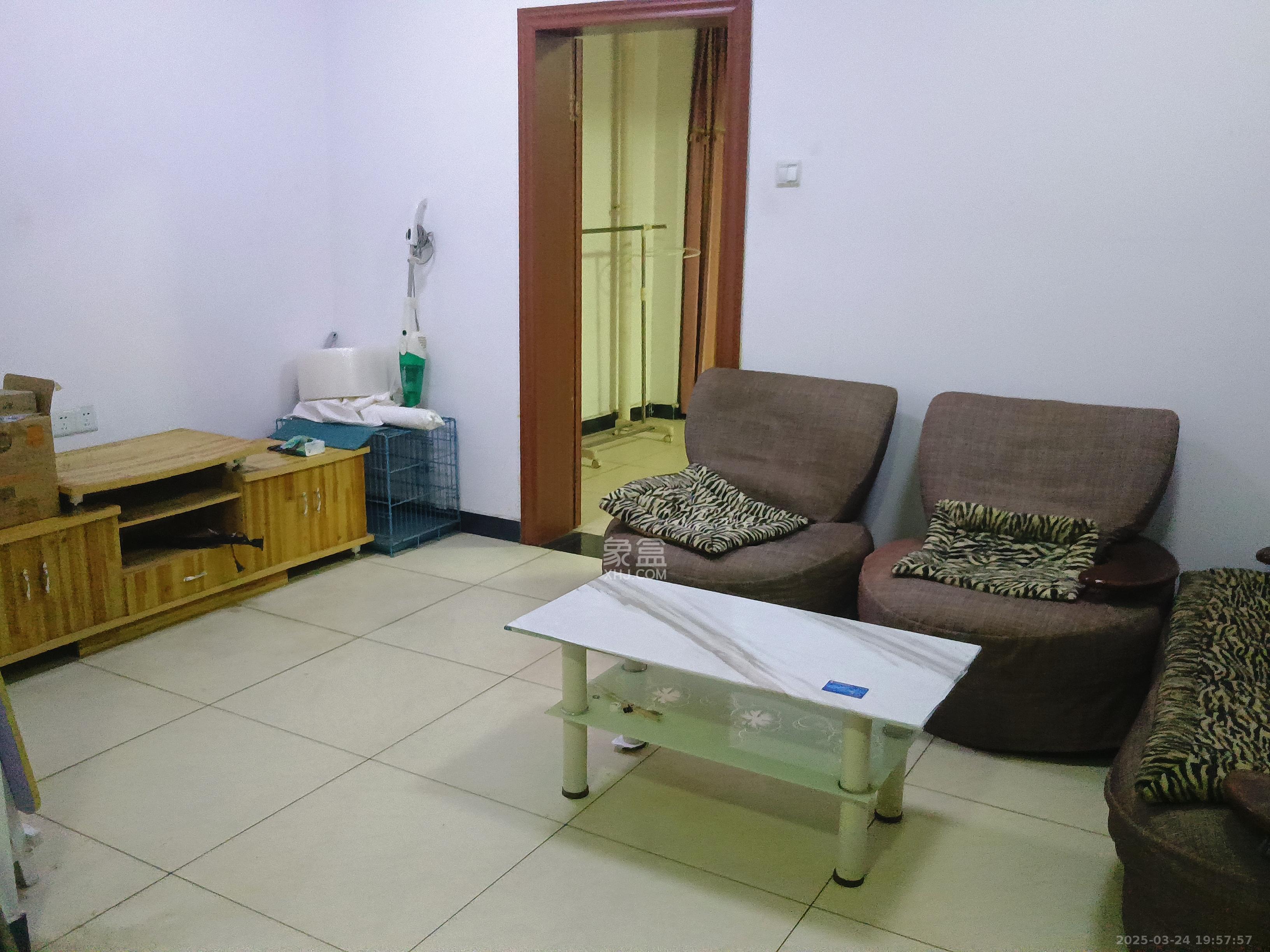 时代公馆 1室1厅1卫 1300.0元/月 时代公馆 1室1厅1卫 1300.0元/月室内图