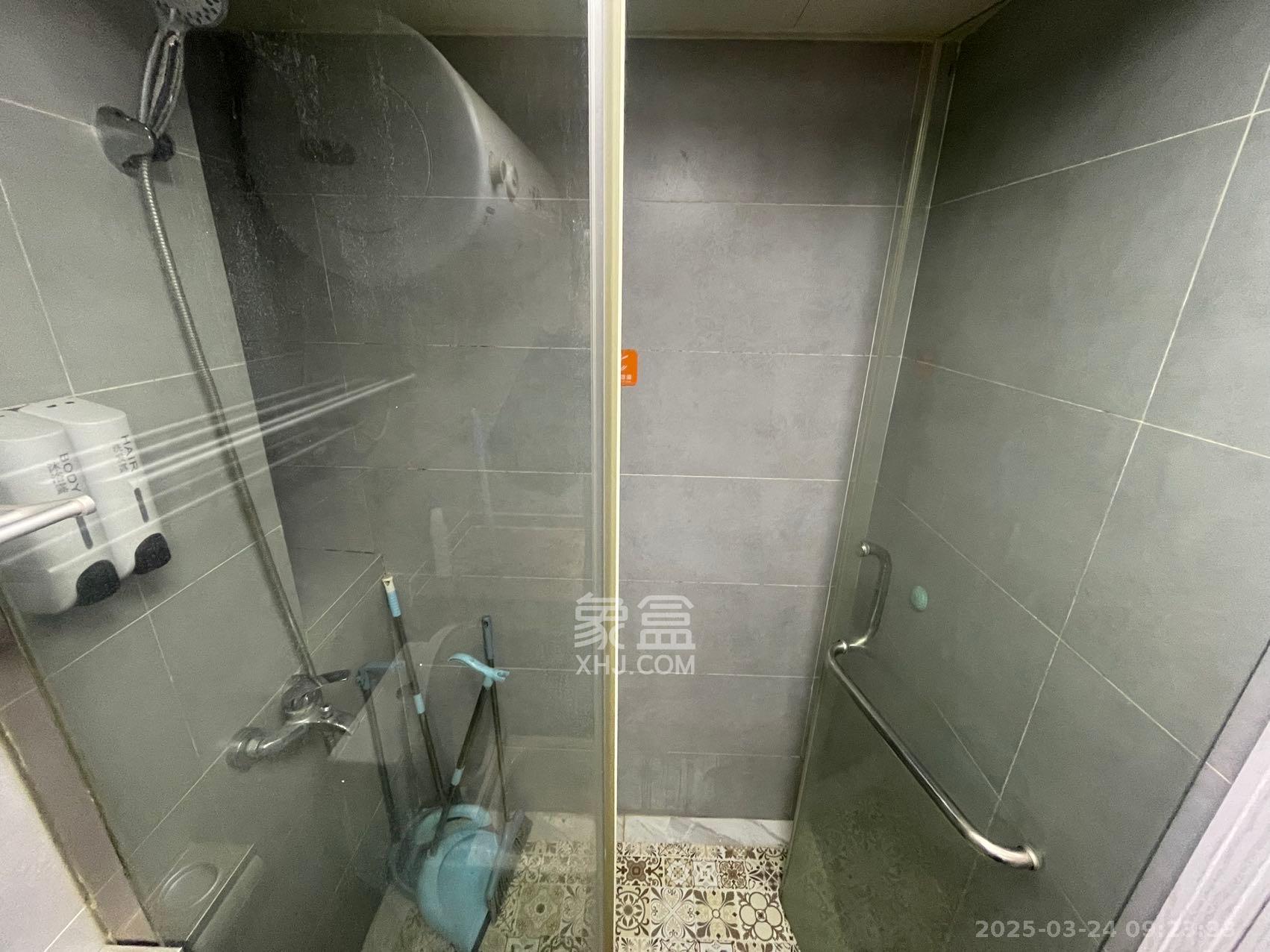 洋湖时代  1室1厅1卫    1700.0元/月 洋湖时代  1室1厅1卫    1700.0元/月室内图