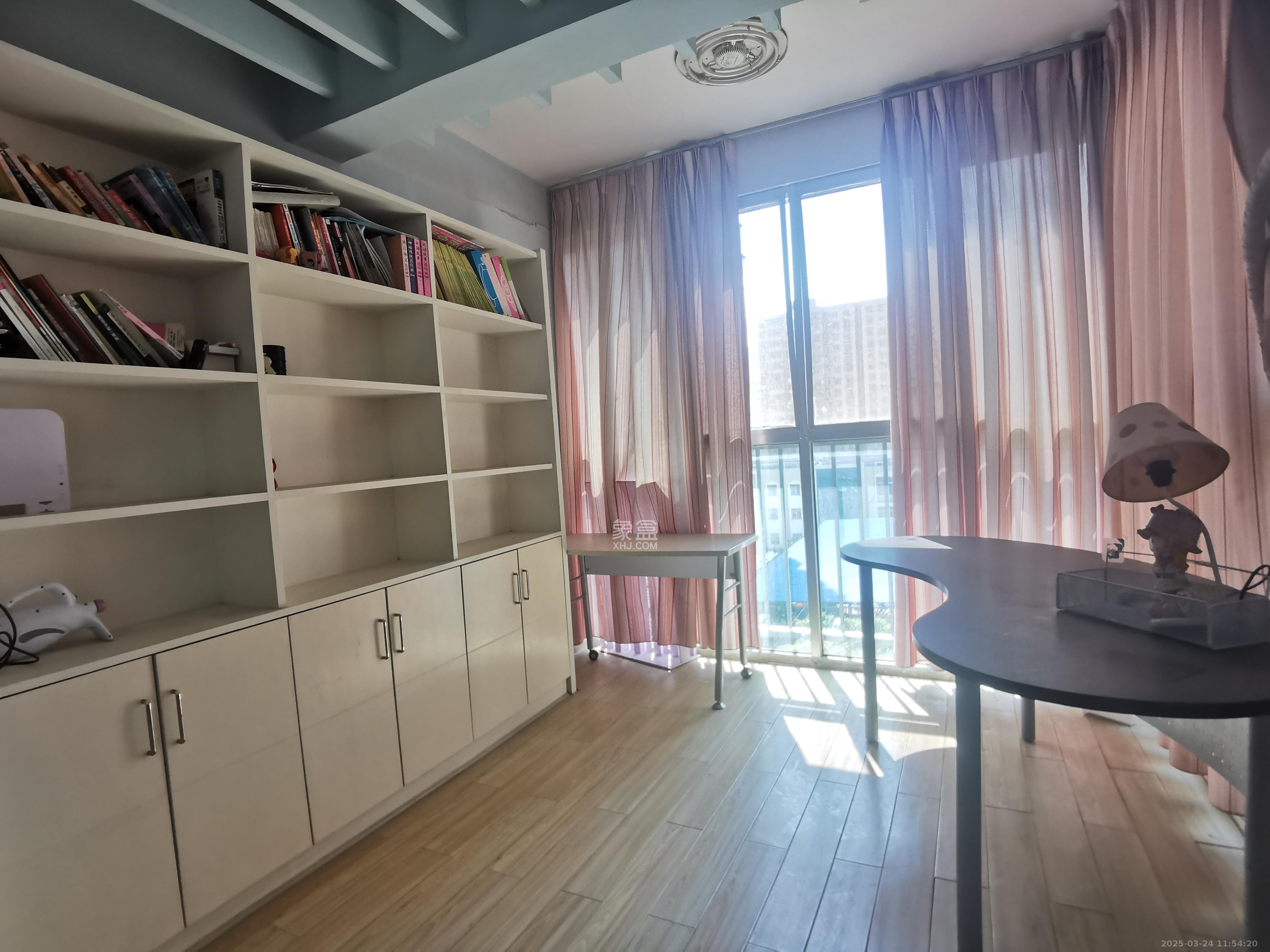 至雅小玲家园 3室2厅2卫 2400.0元/月 至雅小玲家园 3室2厅2卫 2400.0元/月室内图