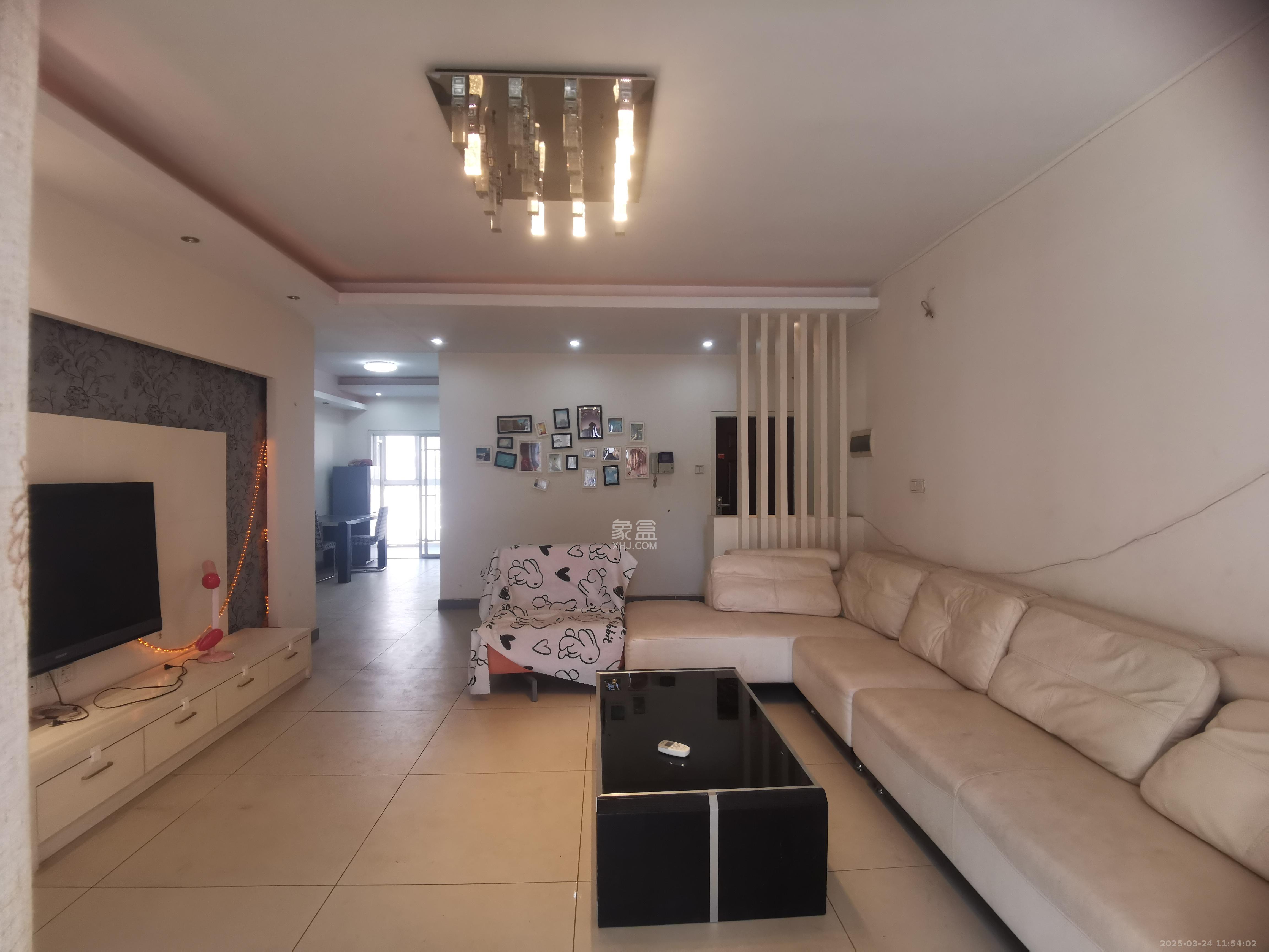 至雅小玲家园 3室2厅2卫 2400.0元/月 至雅小玲家园 3室2厅2卫 2400.0元/月室内图