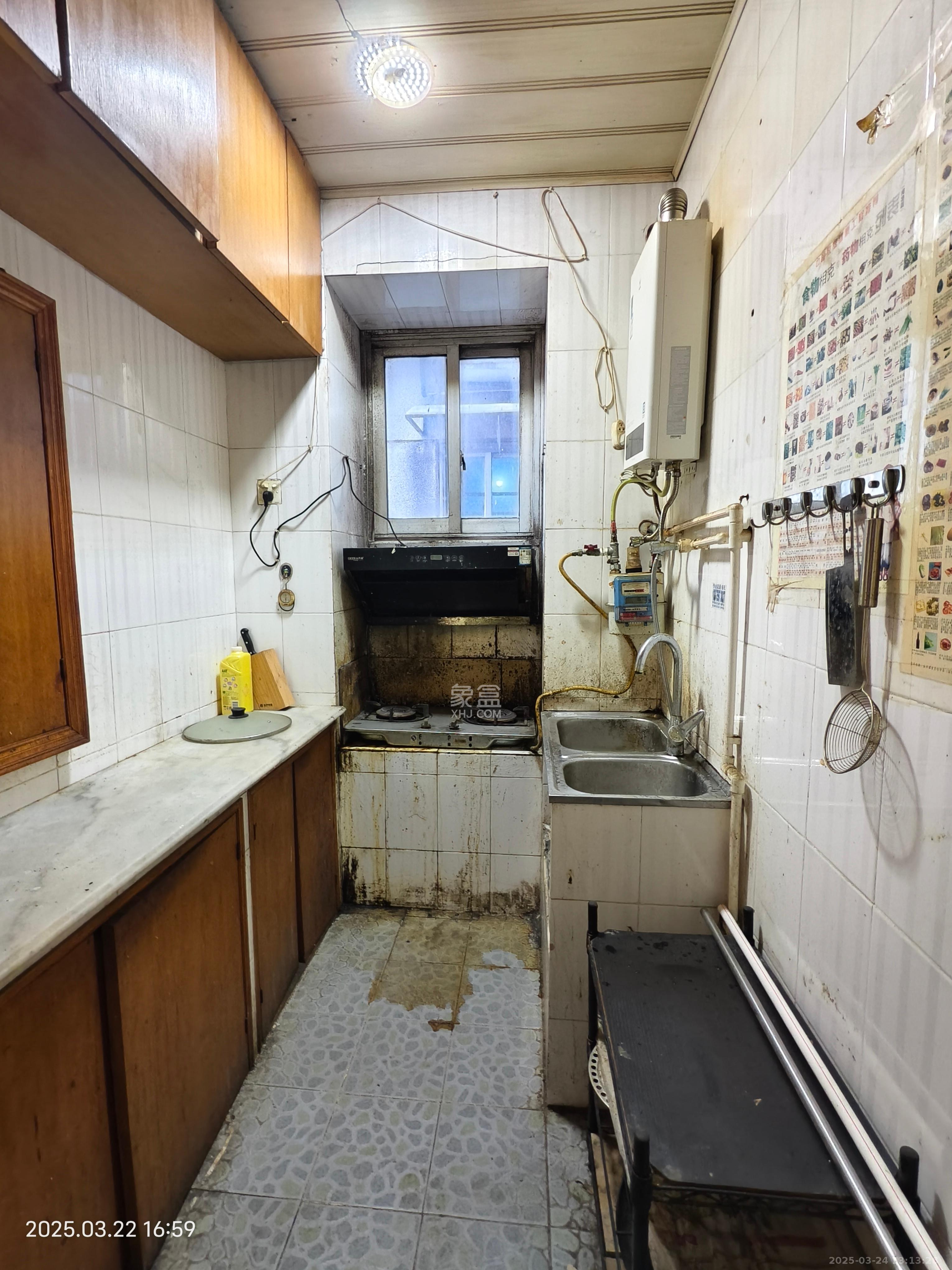 蒋家垅社区  3室2厅2卫    900.0元/月 蒋家垅社区  3室2厅2卫    900.0元/月室内图