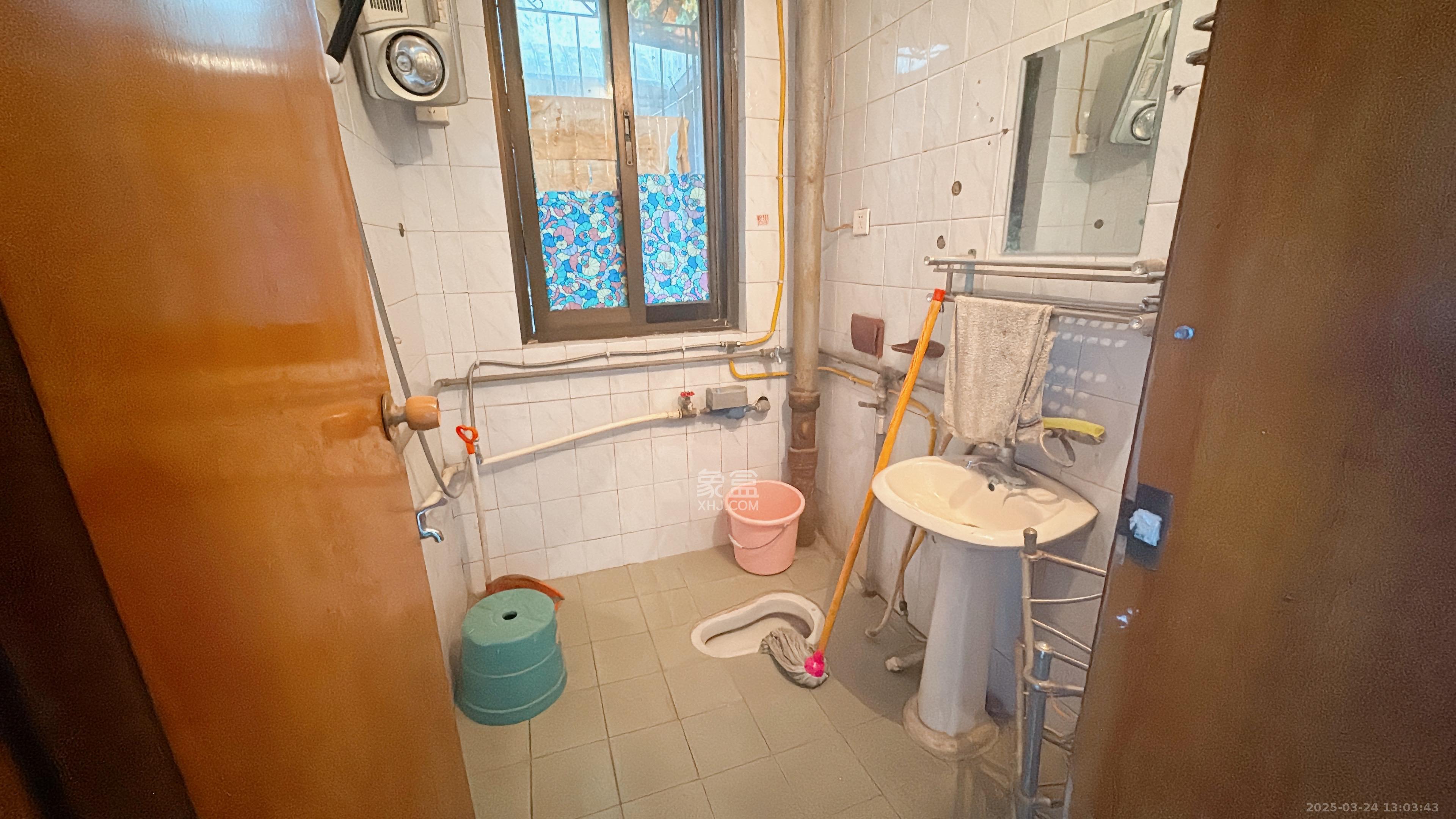 金汇小区 3室2厅2卫 2000.0元/月 金汇小区 3室2厅2卫 2000.0元/月室内图