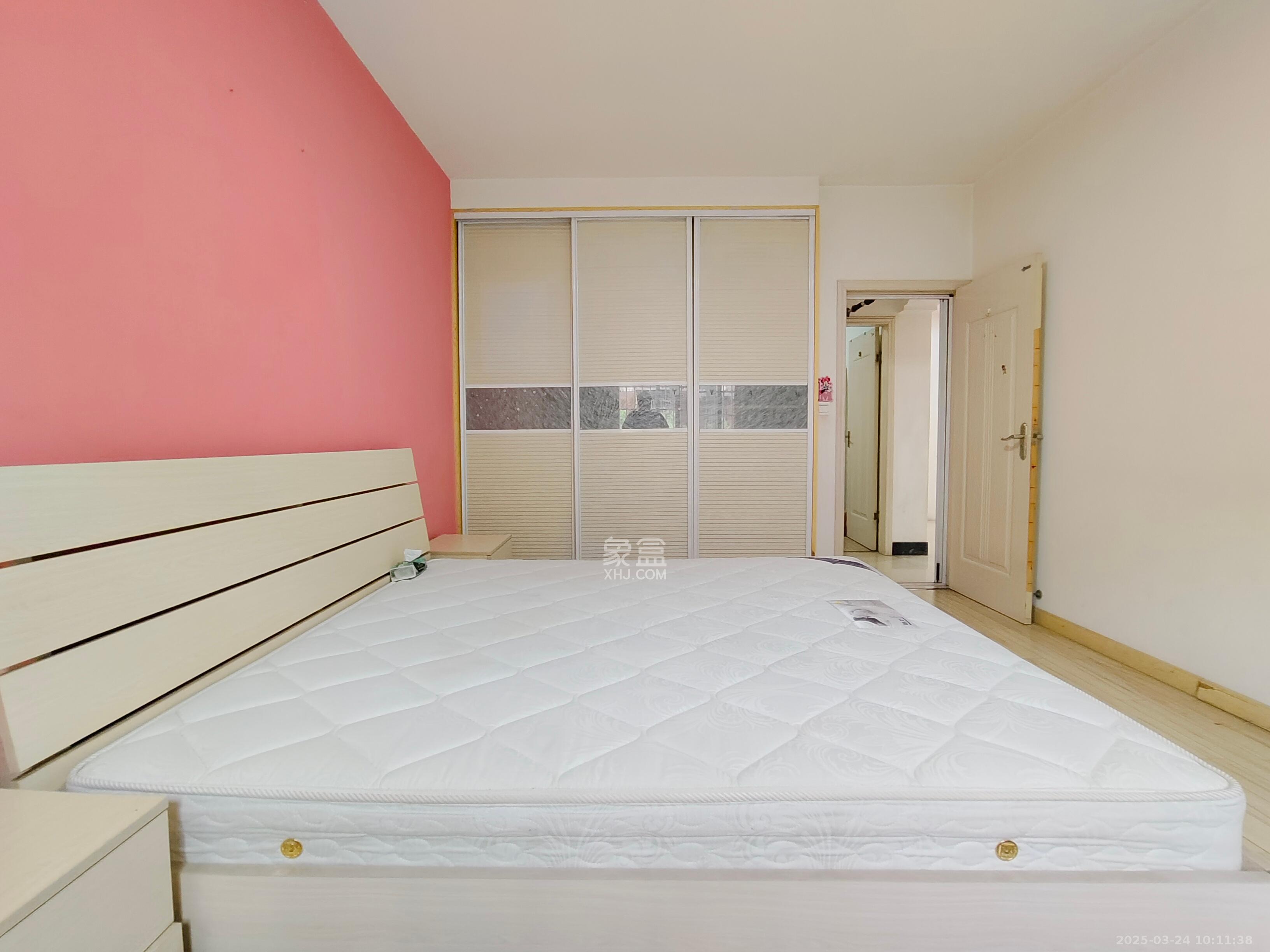新桥小区  3室2厅1卫   2000.00元/月室内图