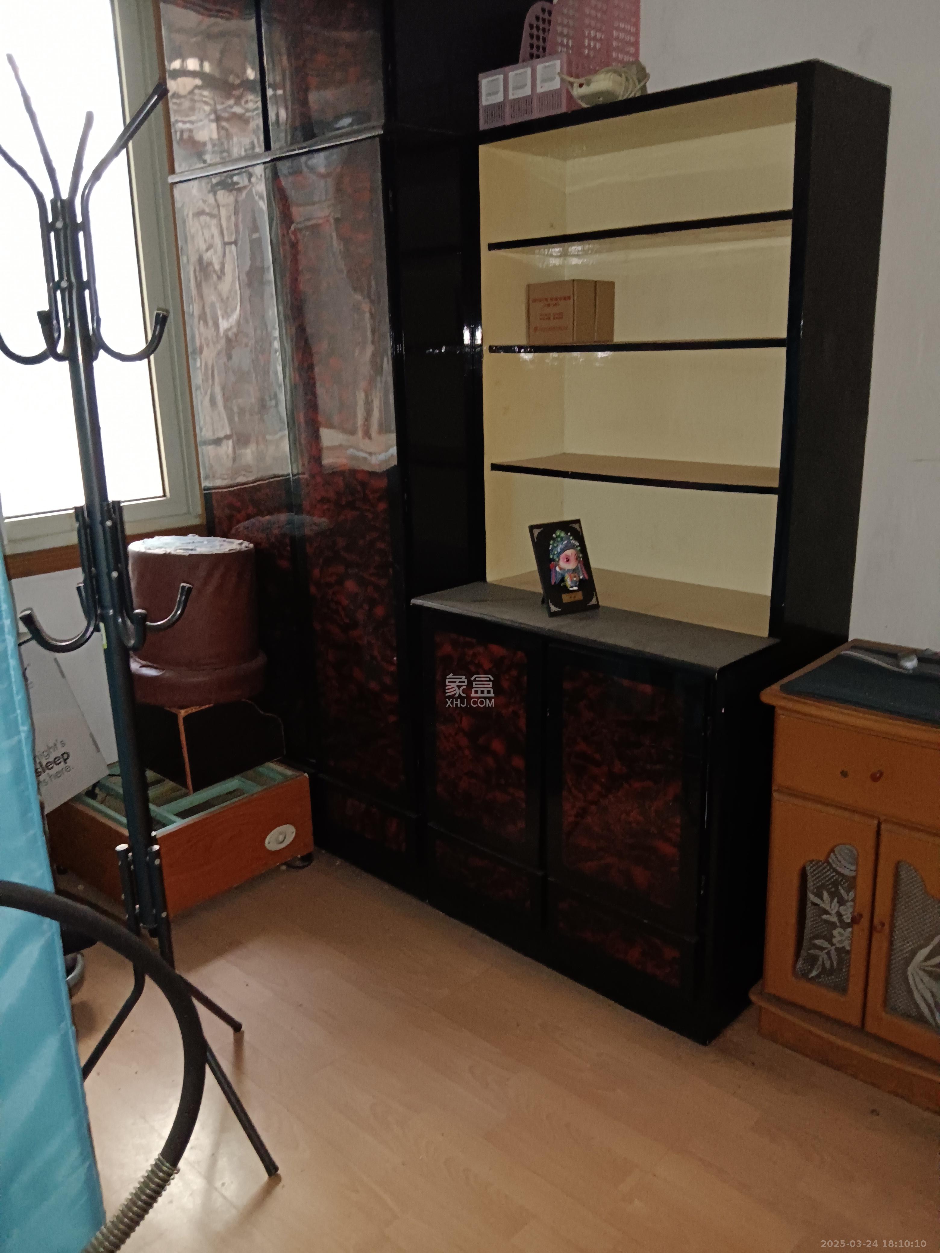 华银小区  3室1厅1卫   1800.00元/月室内图