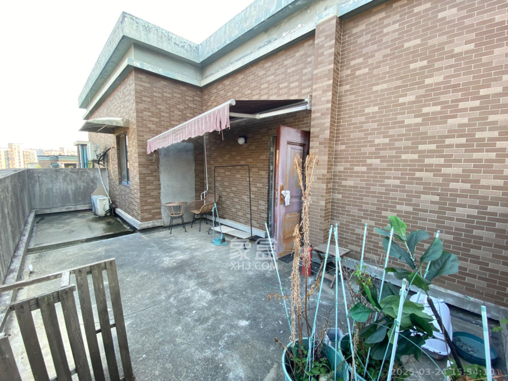 城市森林  1室1厅1卫    2300.0元/月 城市森林  1室1厅1卫    2300.0元/月室内图