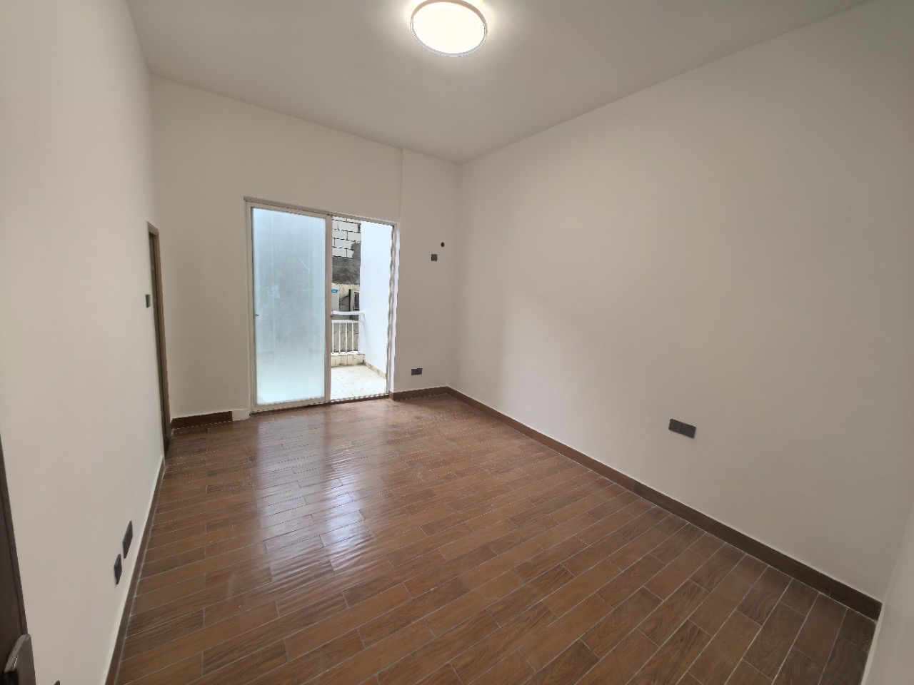 耀江花园 5室2厅3卫 152.00万 耀江花园 5室2厅3卫 152.00万卧室