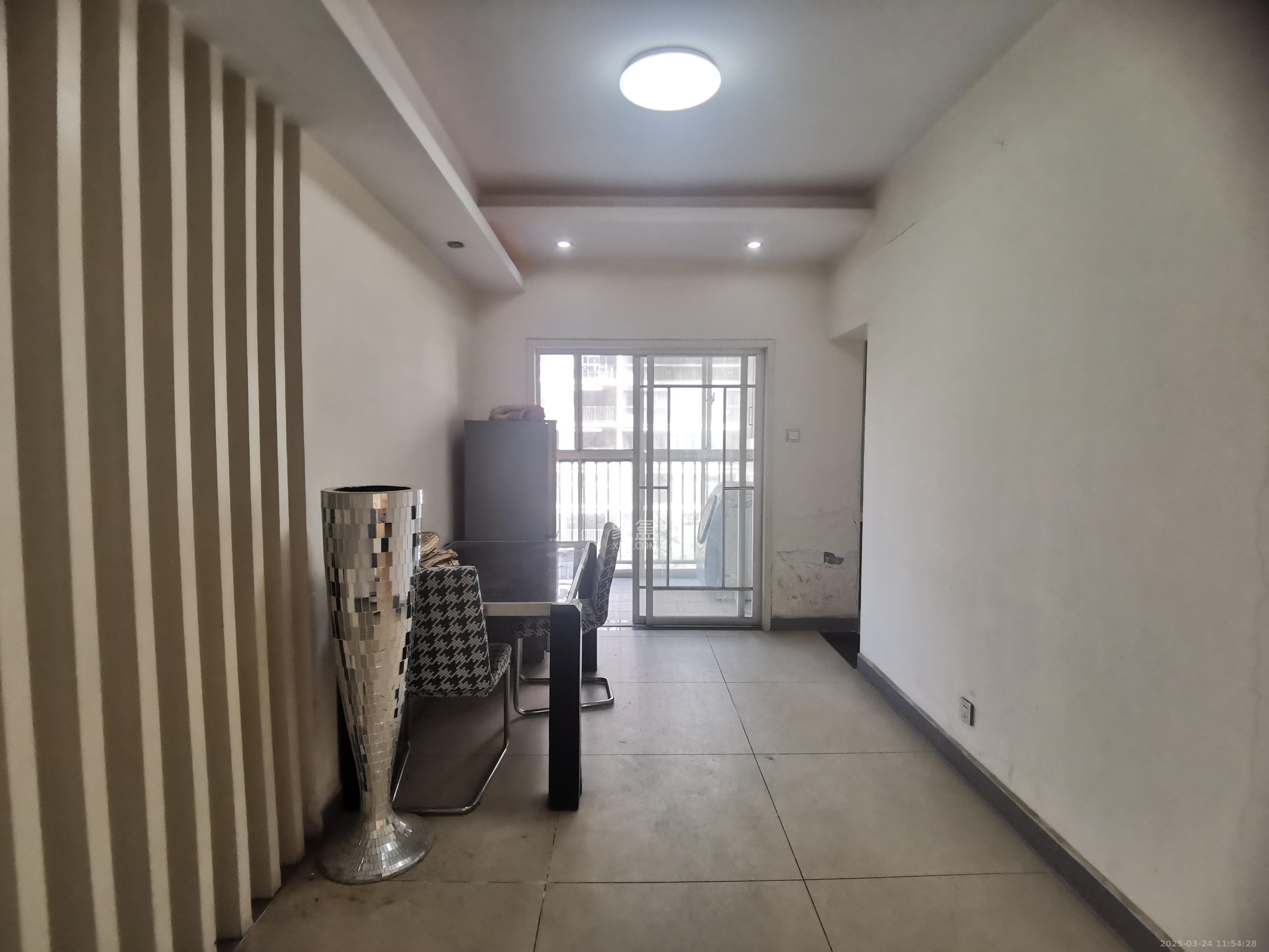 至雅小玲家园 3室2厅2卫 2400.0元/月 至雅小玲家园 3室2厅2卫 2400.0元/月室内图